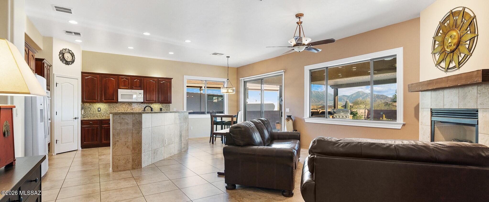 1175 W Calle Artistica