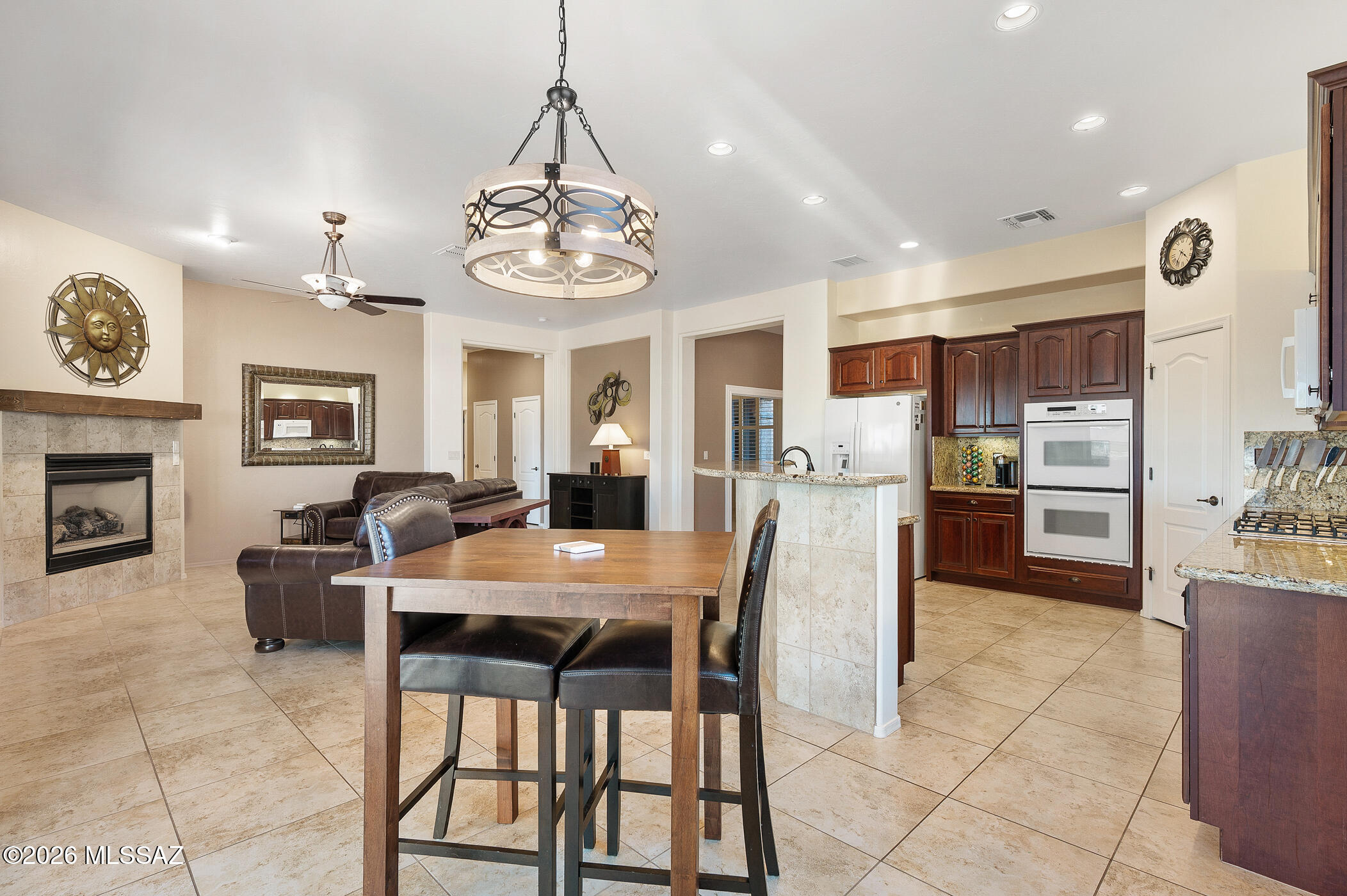 1175 W Calle Artistica