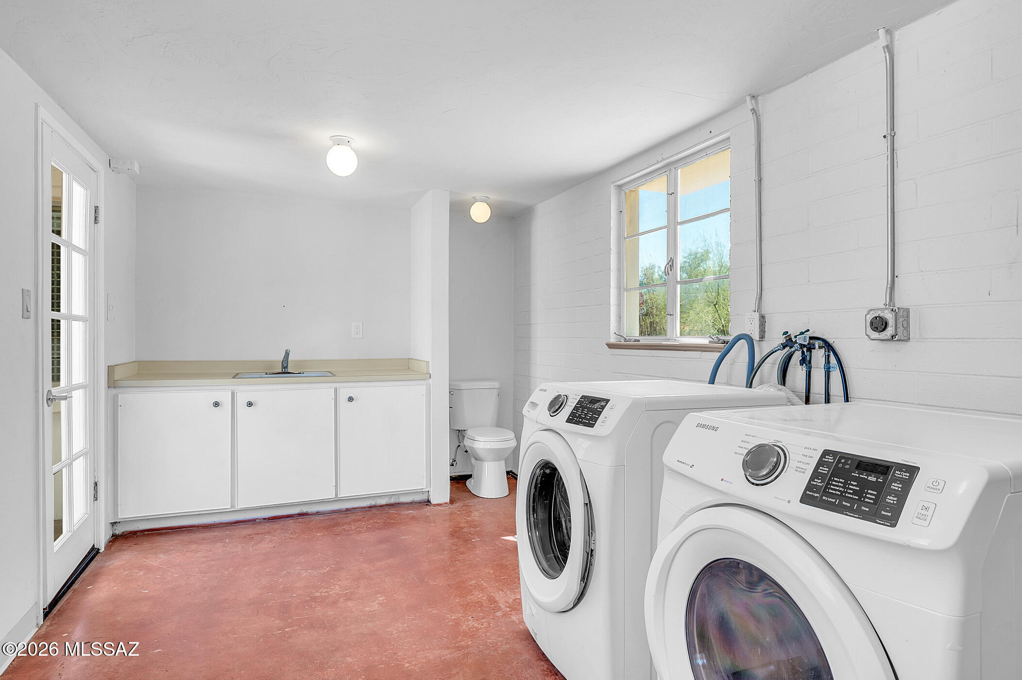 568 W Paseo Solana
