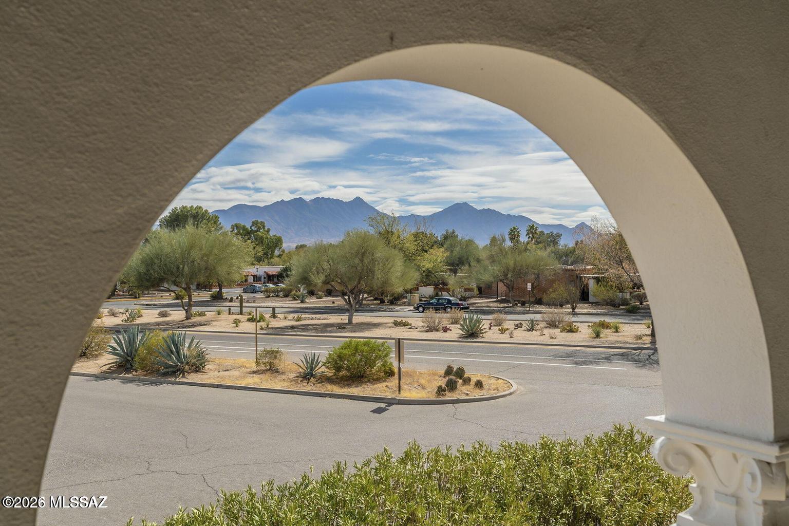 568 W Paseo Solana