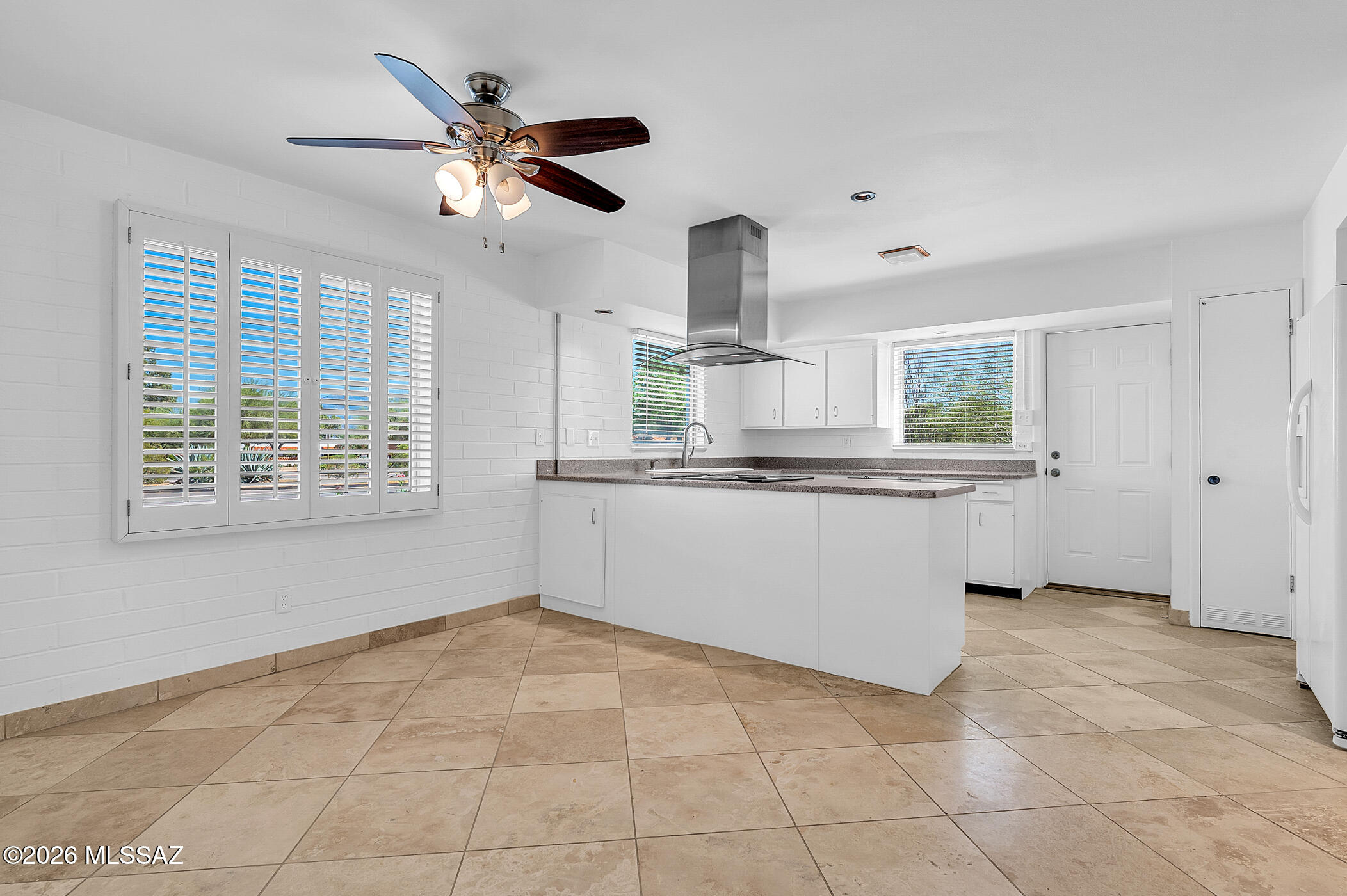 568 W Paseo Solana