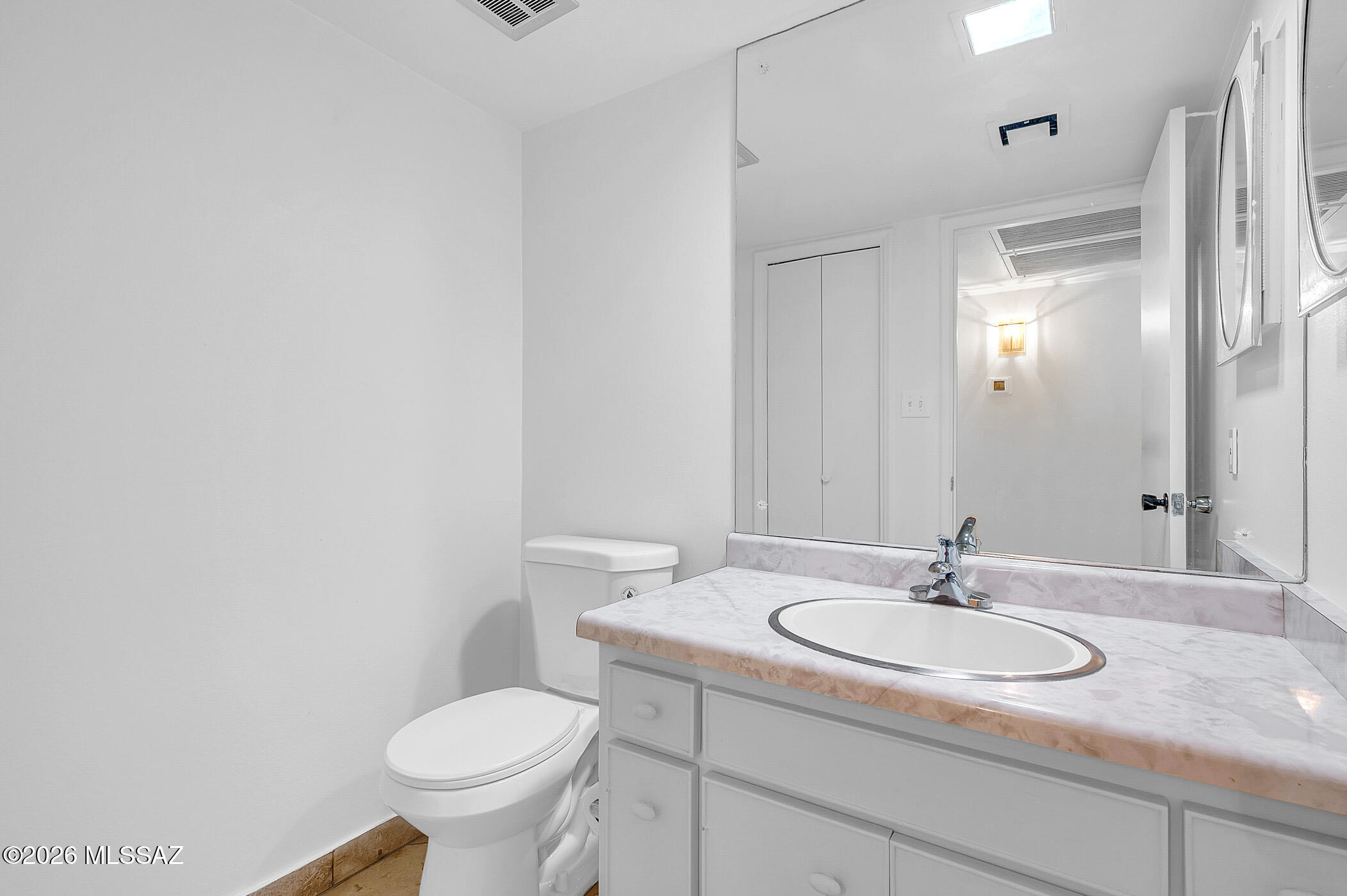 568 W Paseo Solana