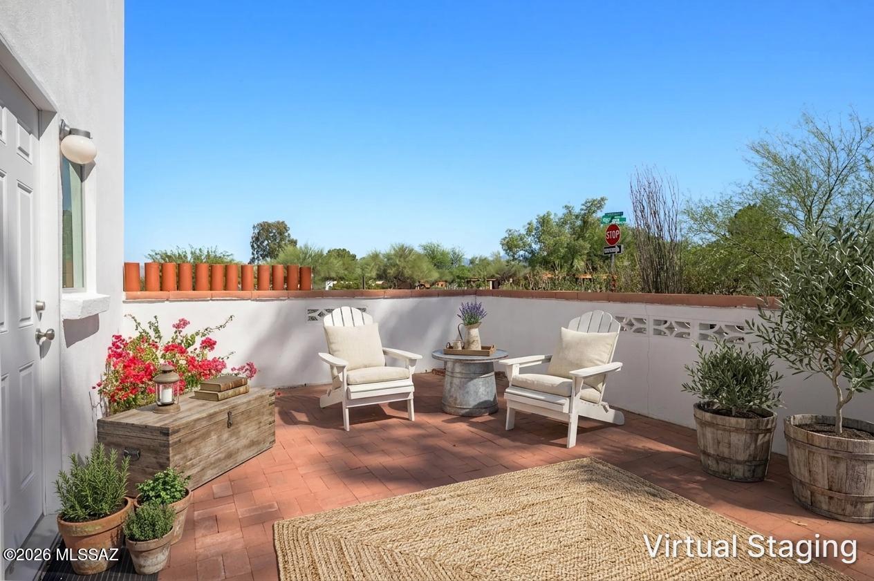 568 W Paseo Solana