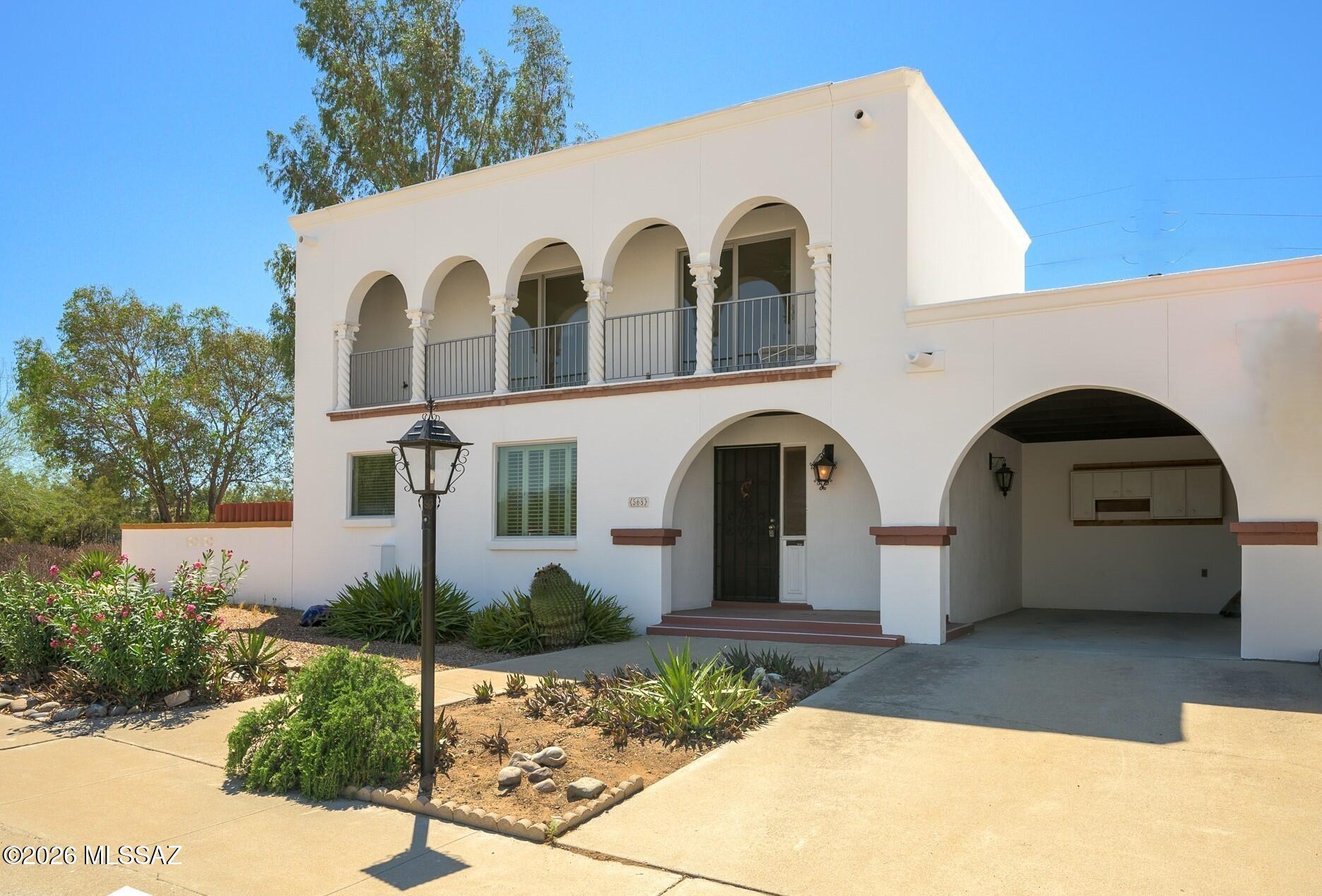 568 W Paseo Solana