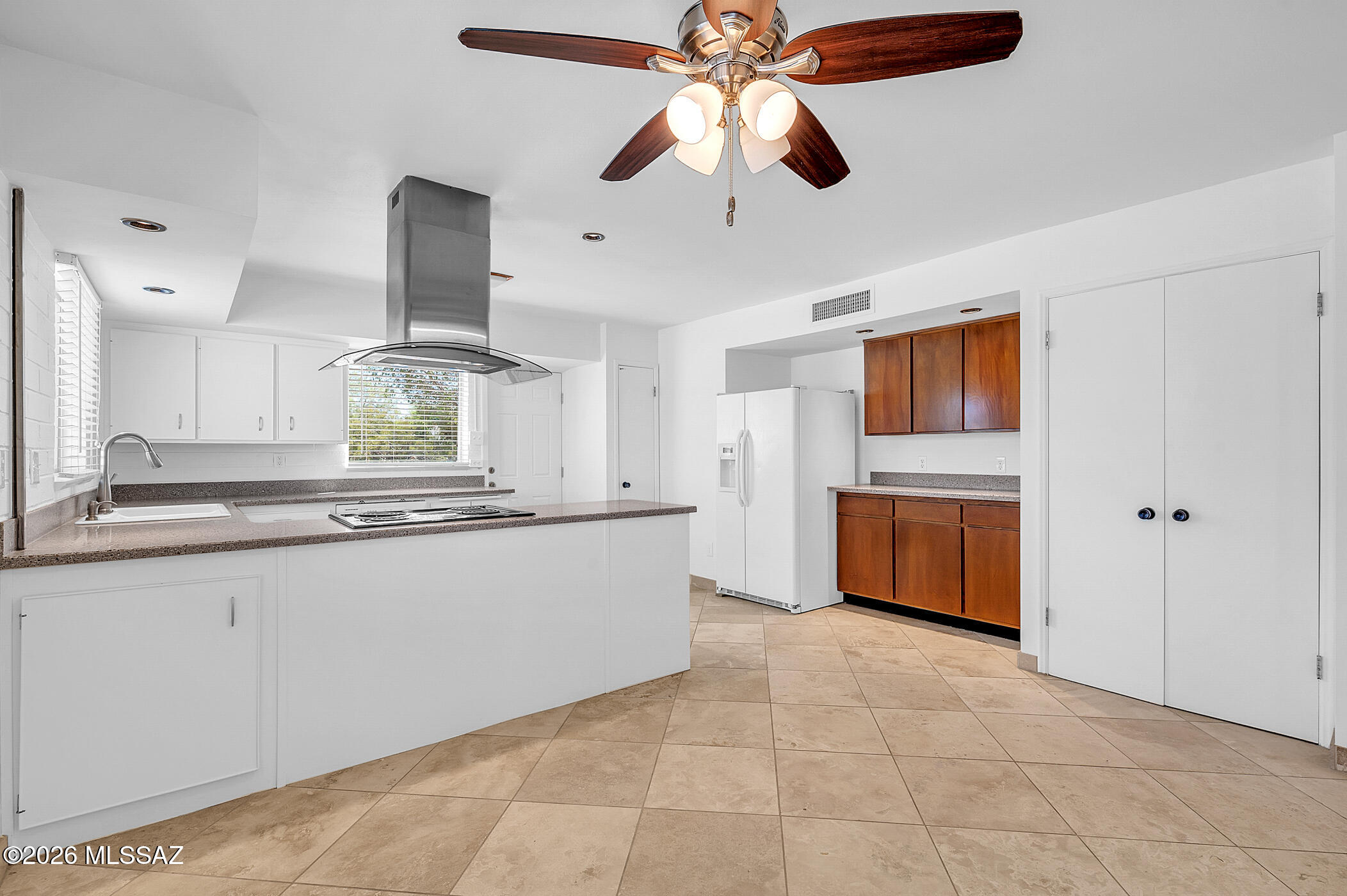 568 W Paseo Solana