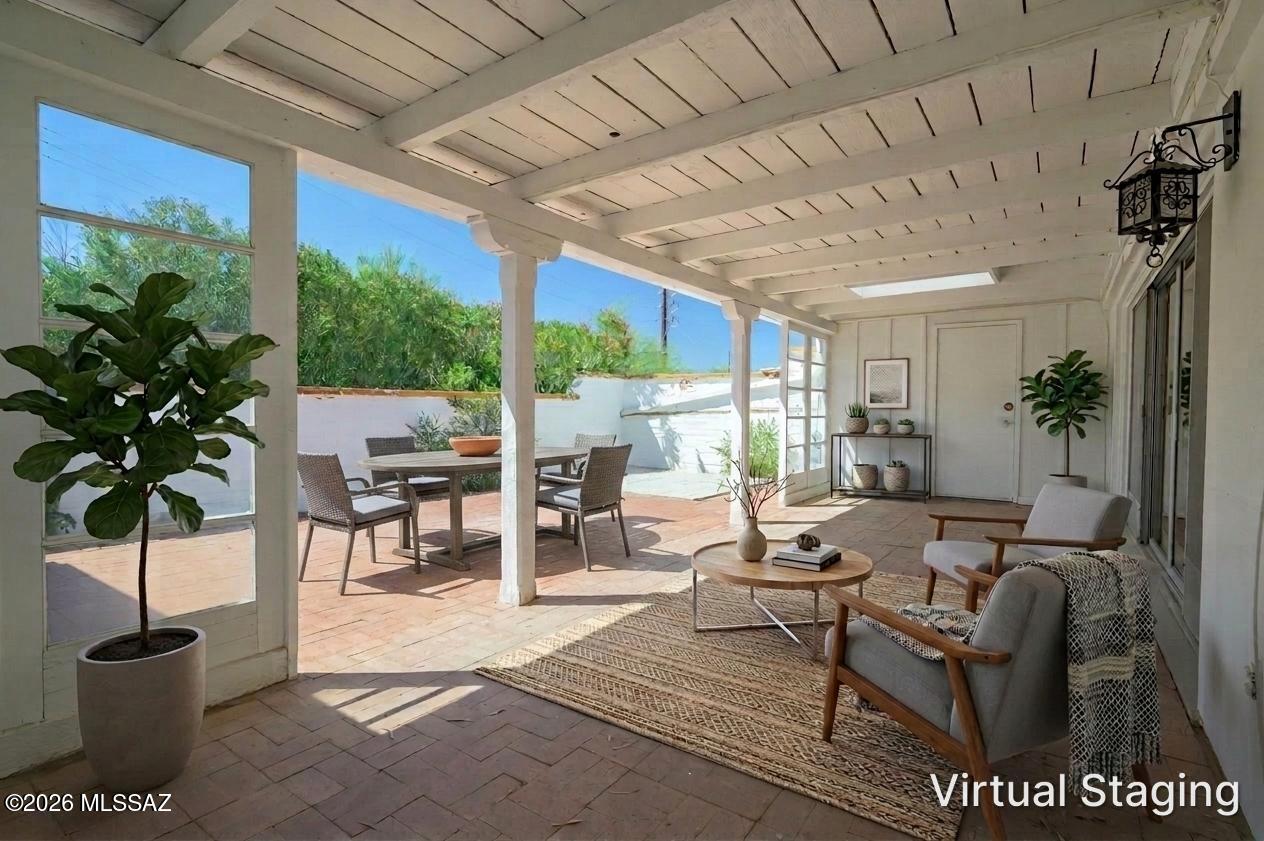568 W Paseo Solana