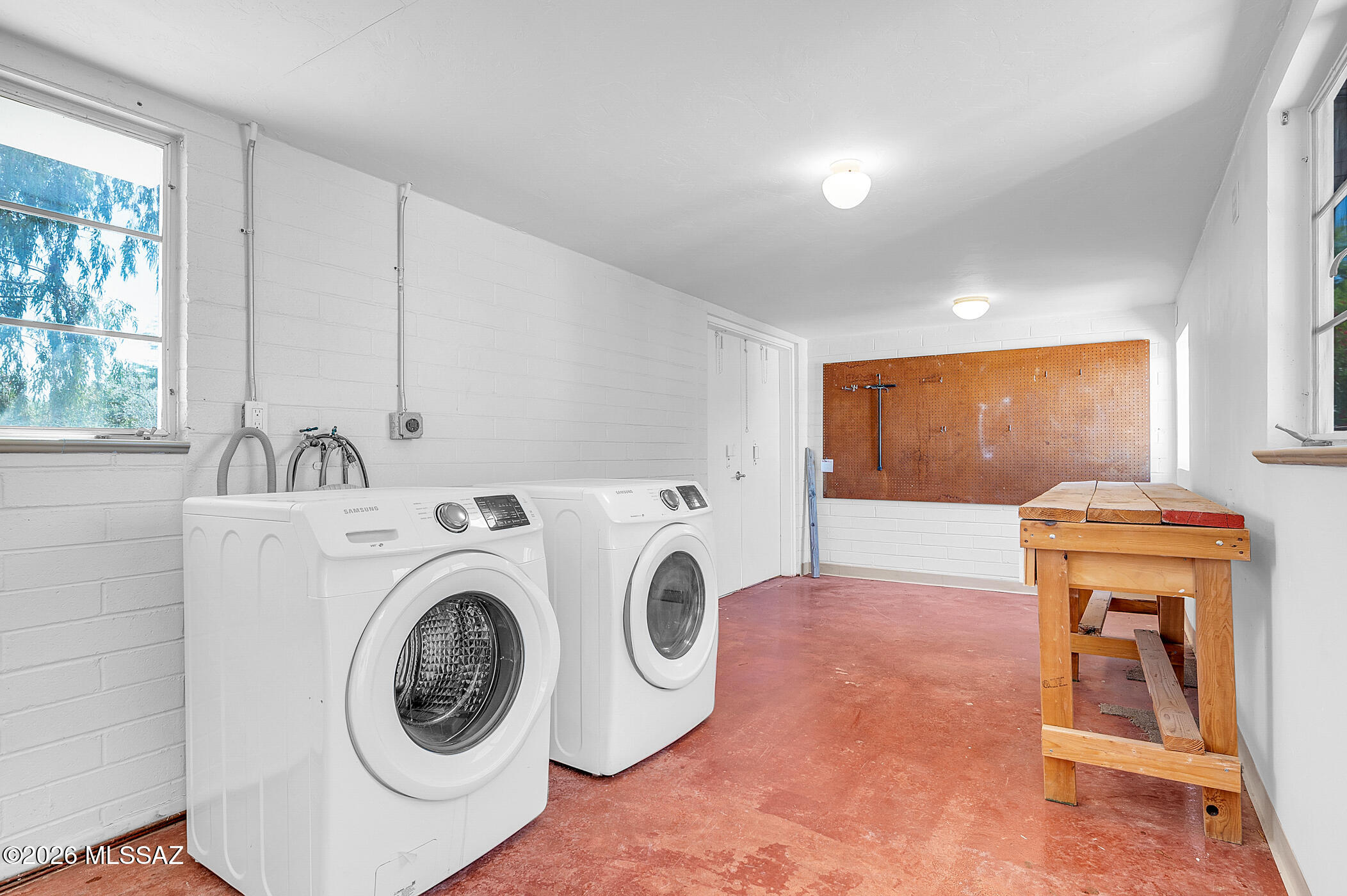 568 W Paseo Solana