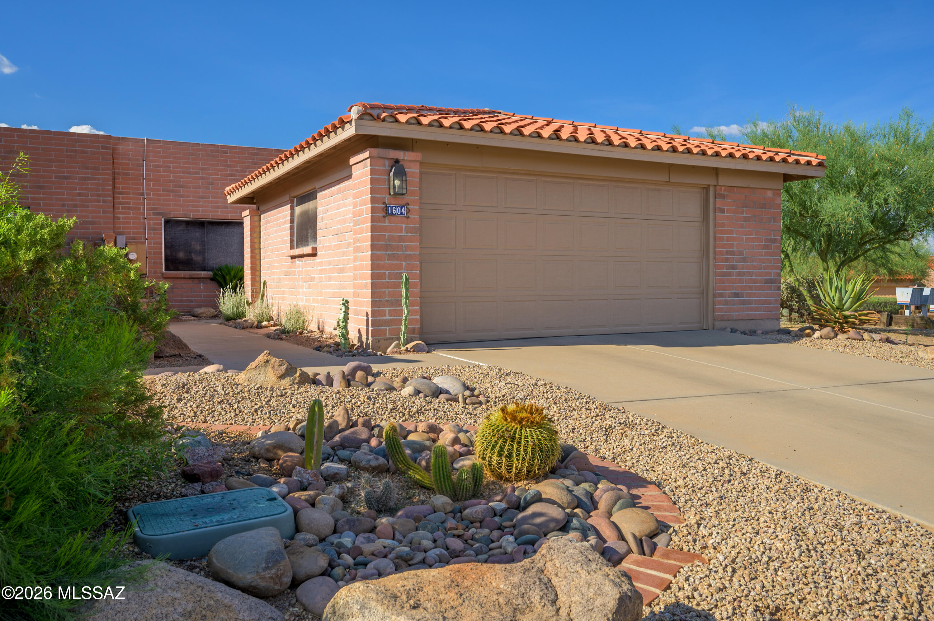 1604 W Calle Zuniga
