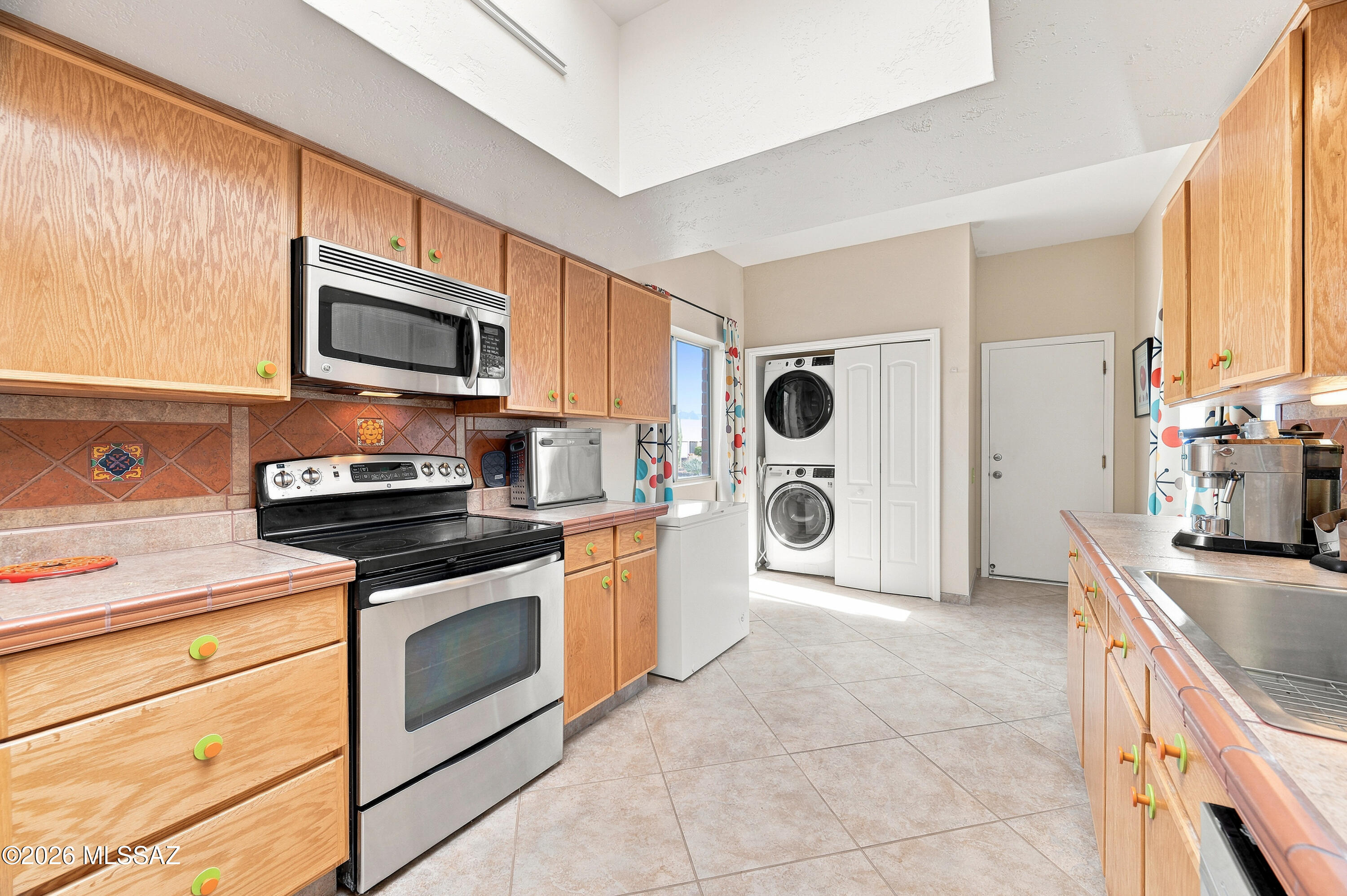 1604 W Calle Zuniga