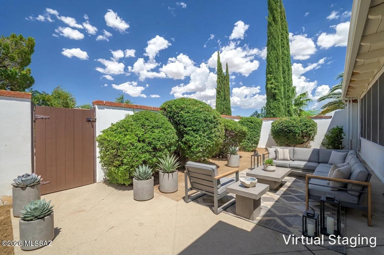 426 W Esperanza Boulevard