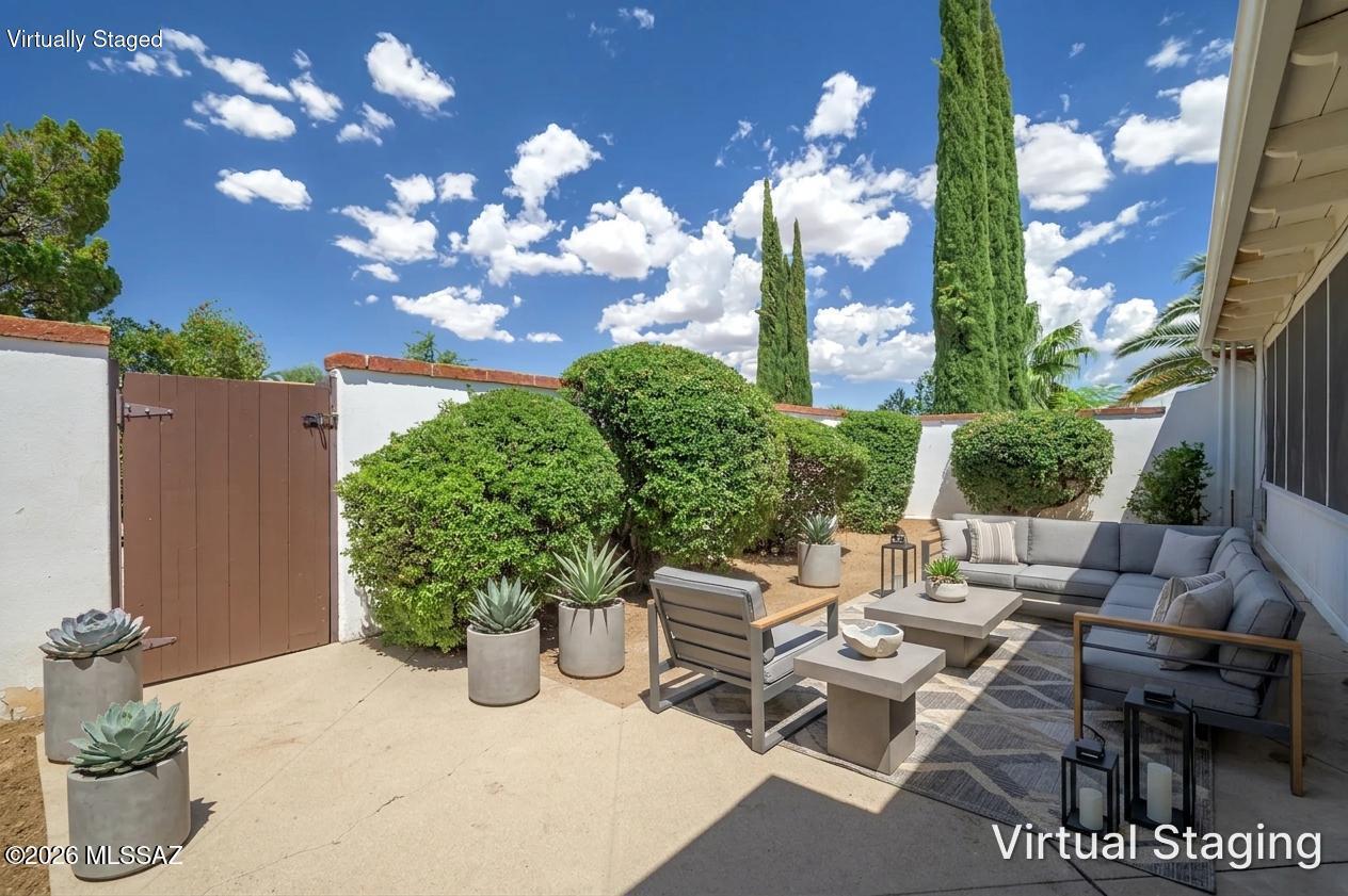 426 W Esperanza Boulevard