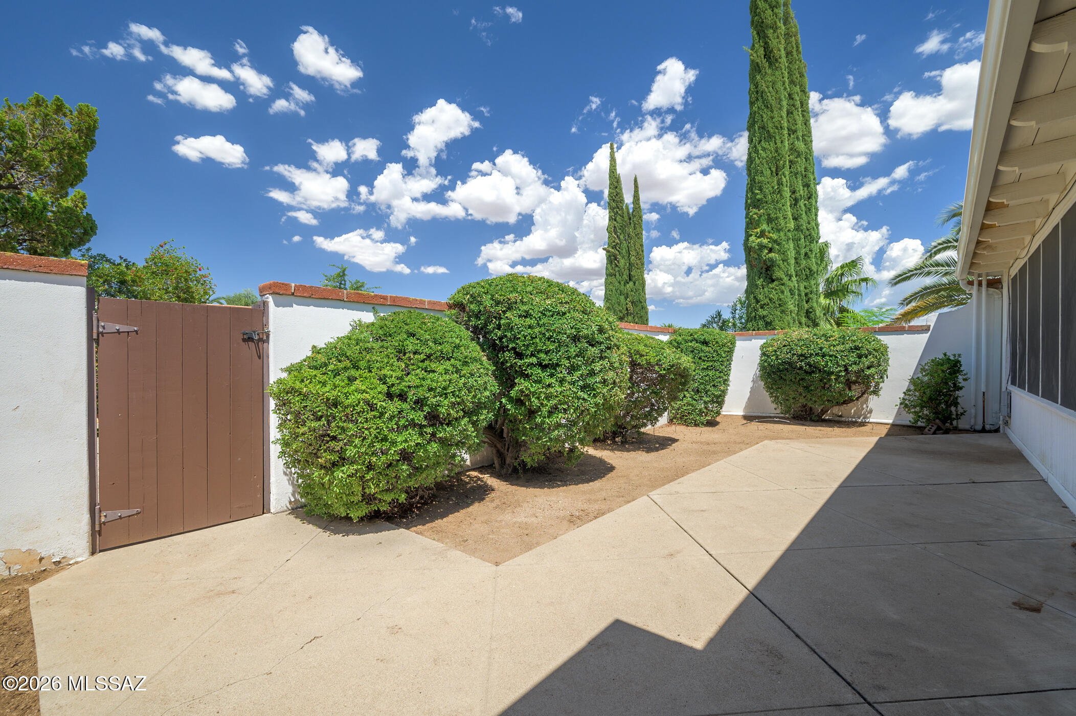 426 W Esperanza Boulevard