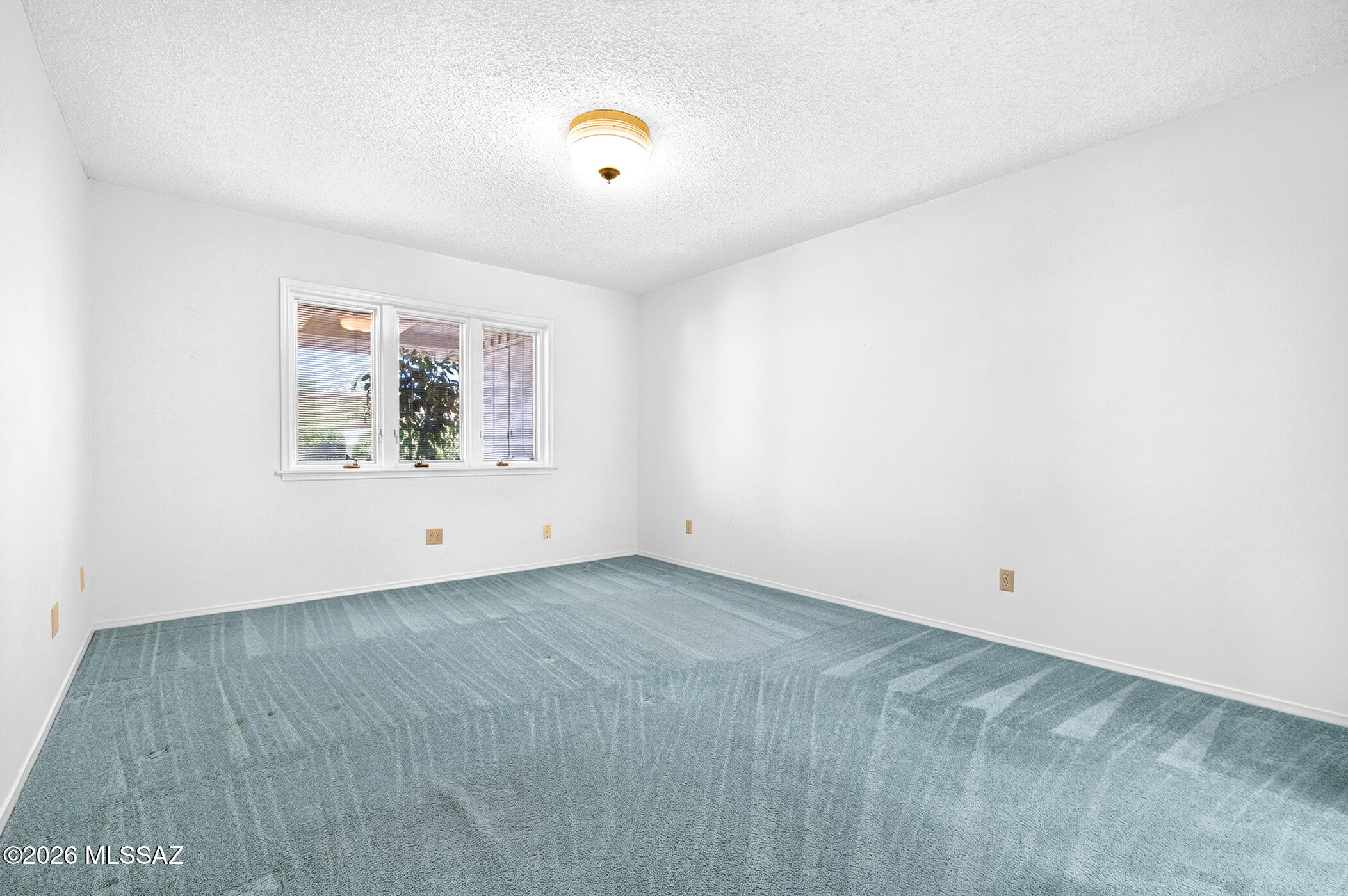 426 W Esperanza Boulevard