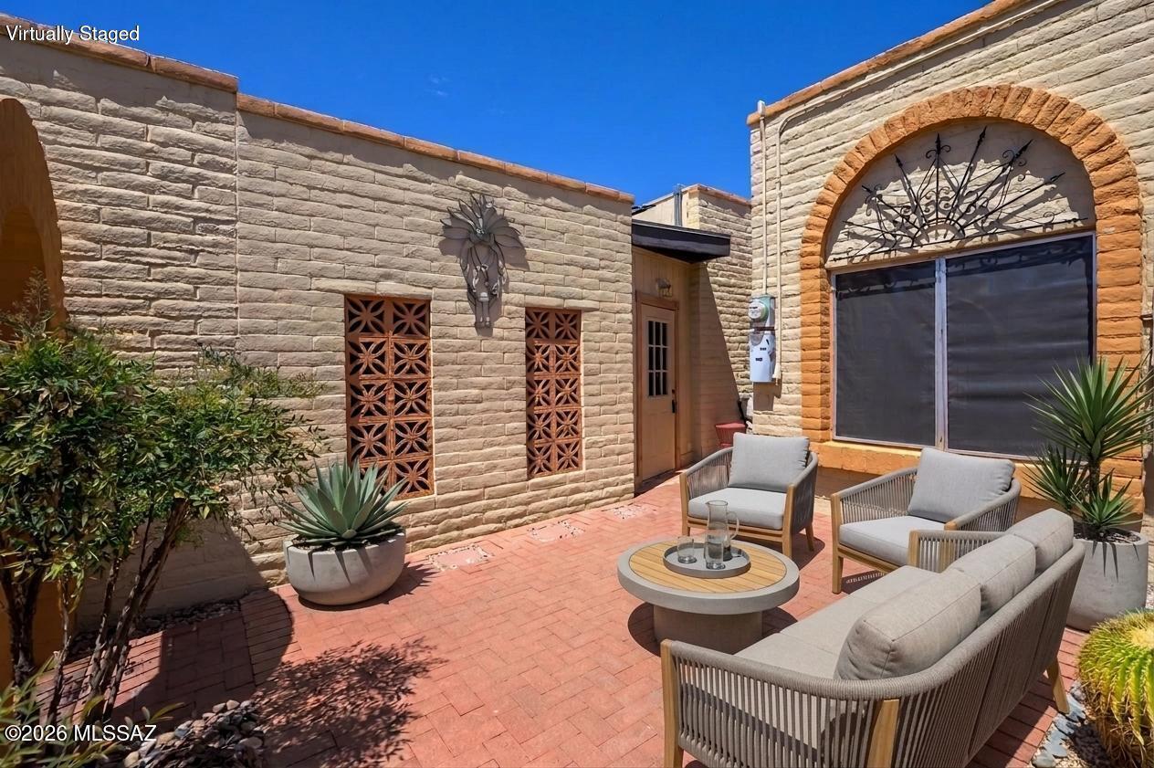 1310 W Calle Serrano