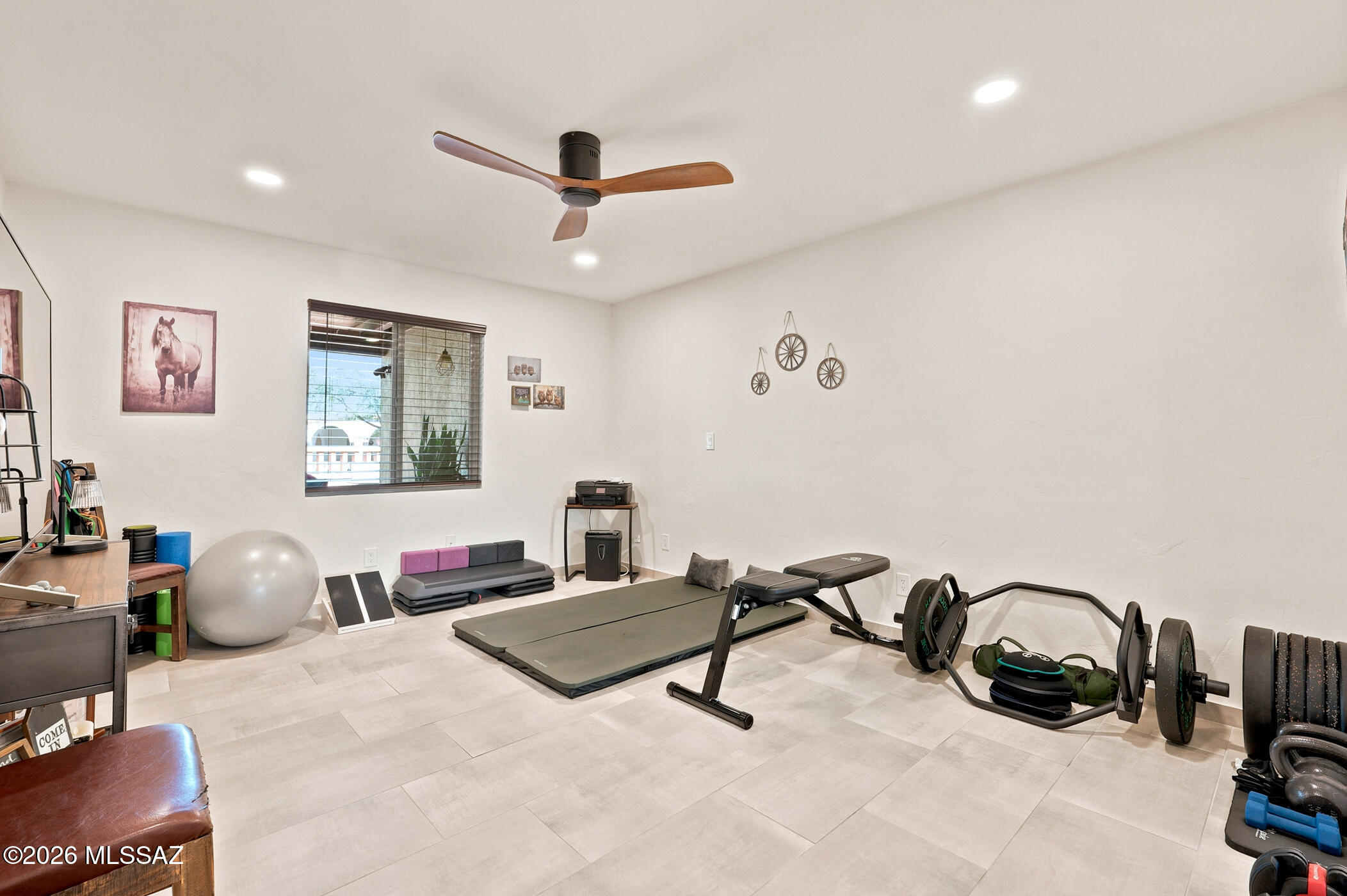 735 W Camino Del Poso