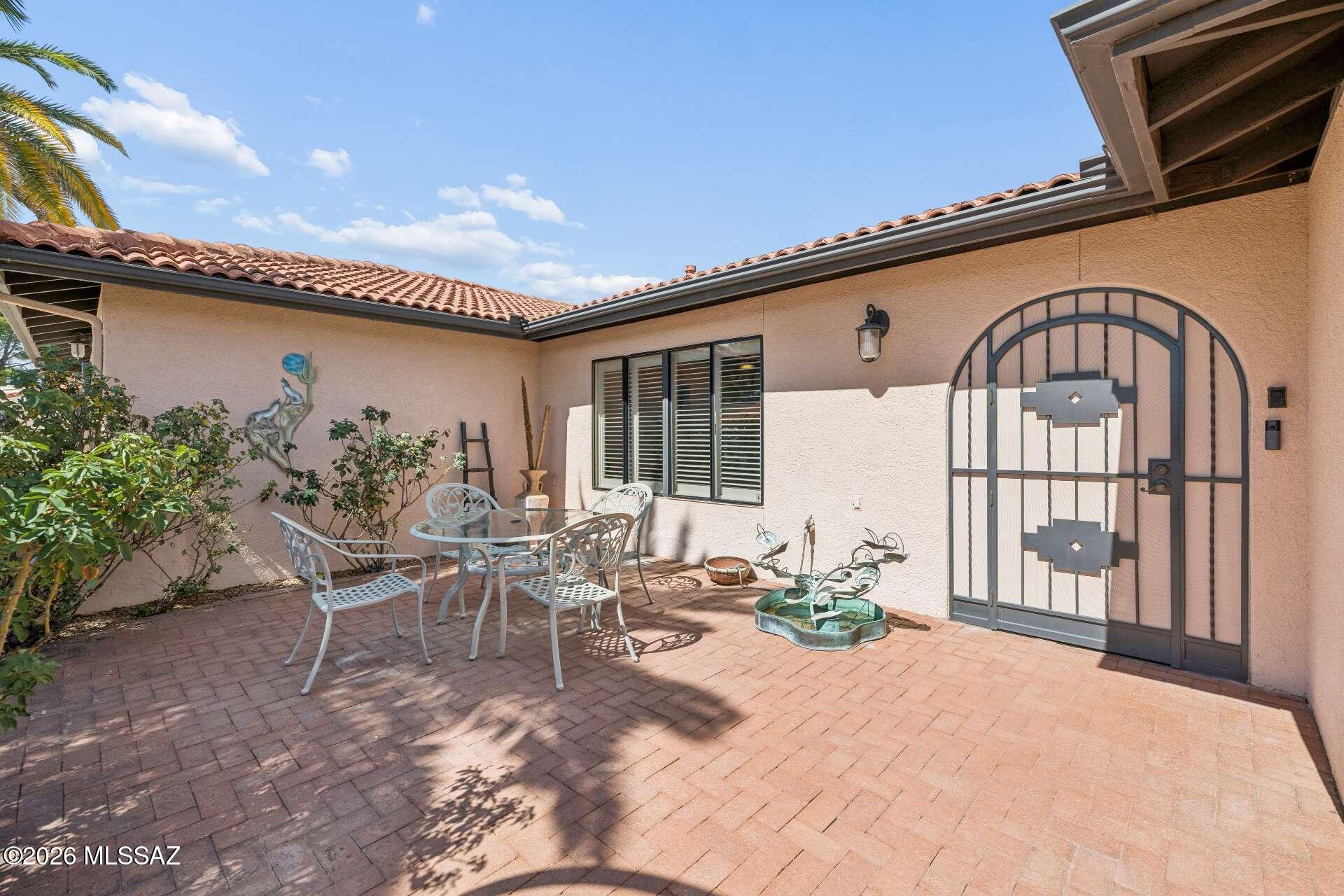1073 N Paseo Iris