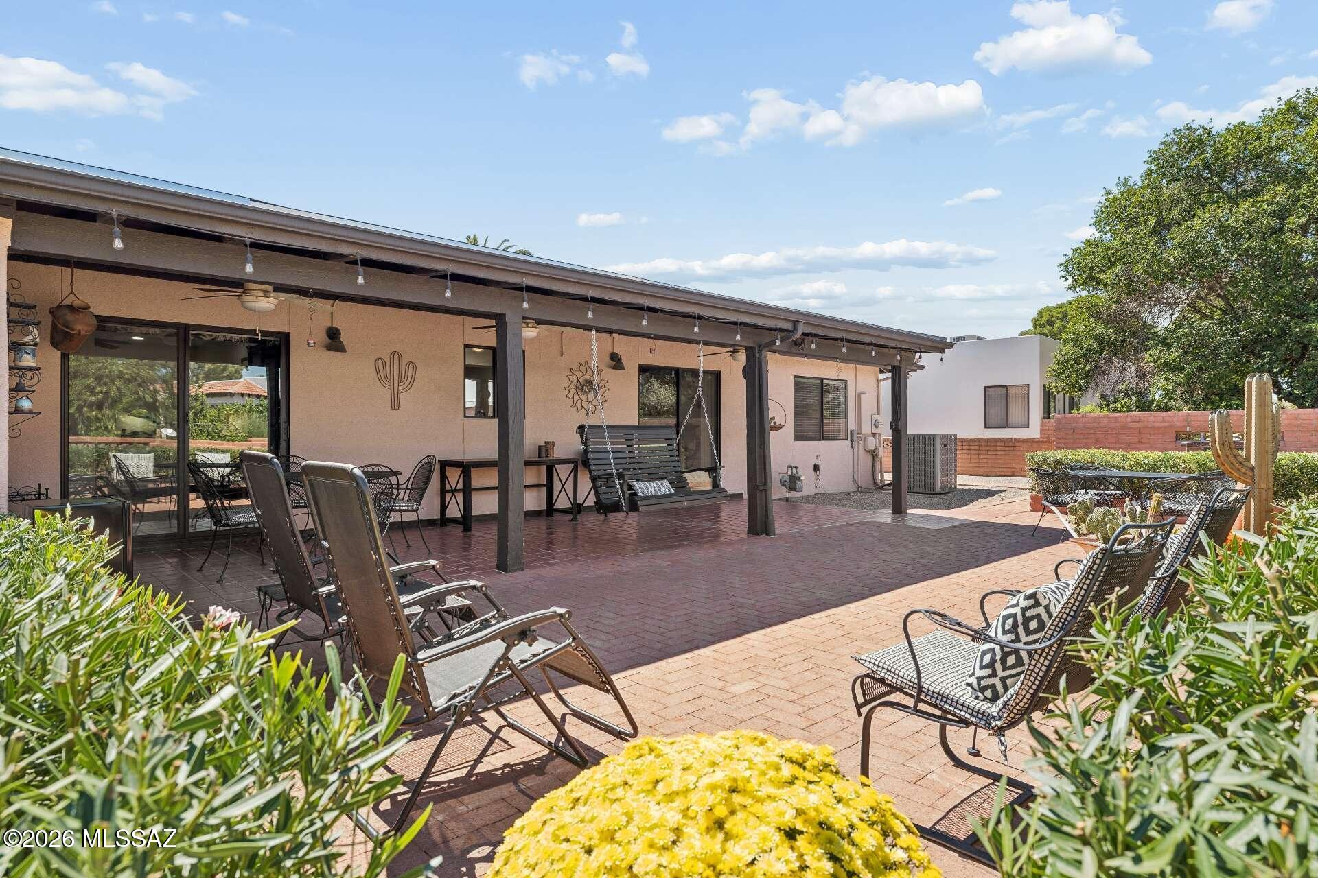 1073 N Paseo Iris