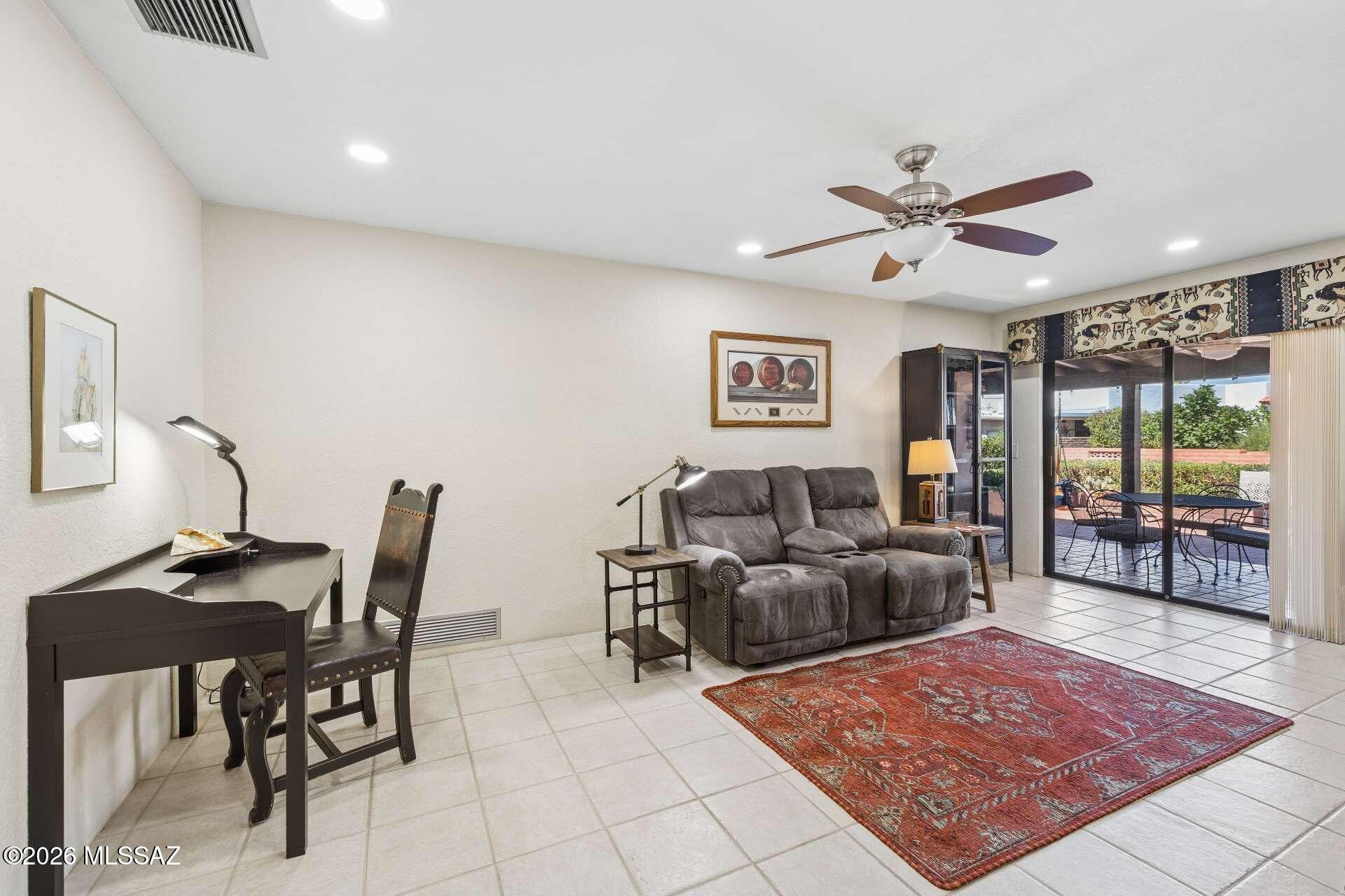 1073 N Paseo Iris