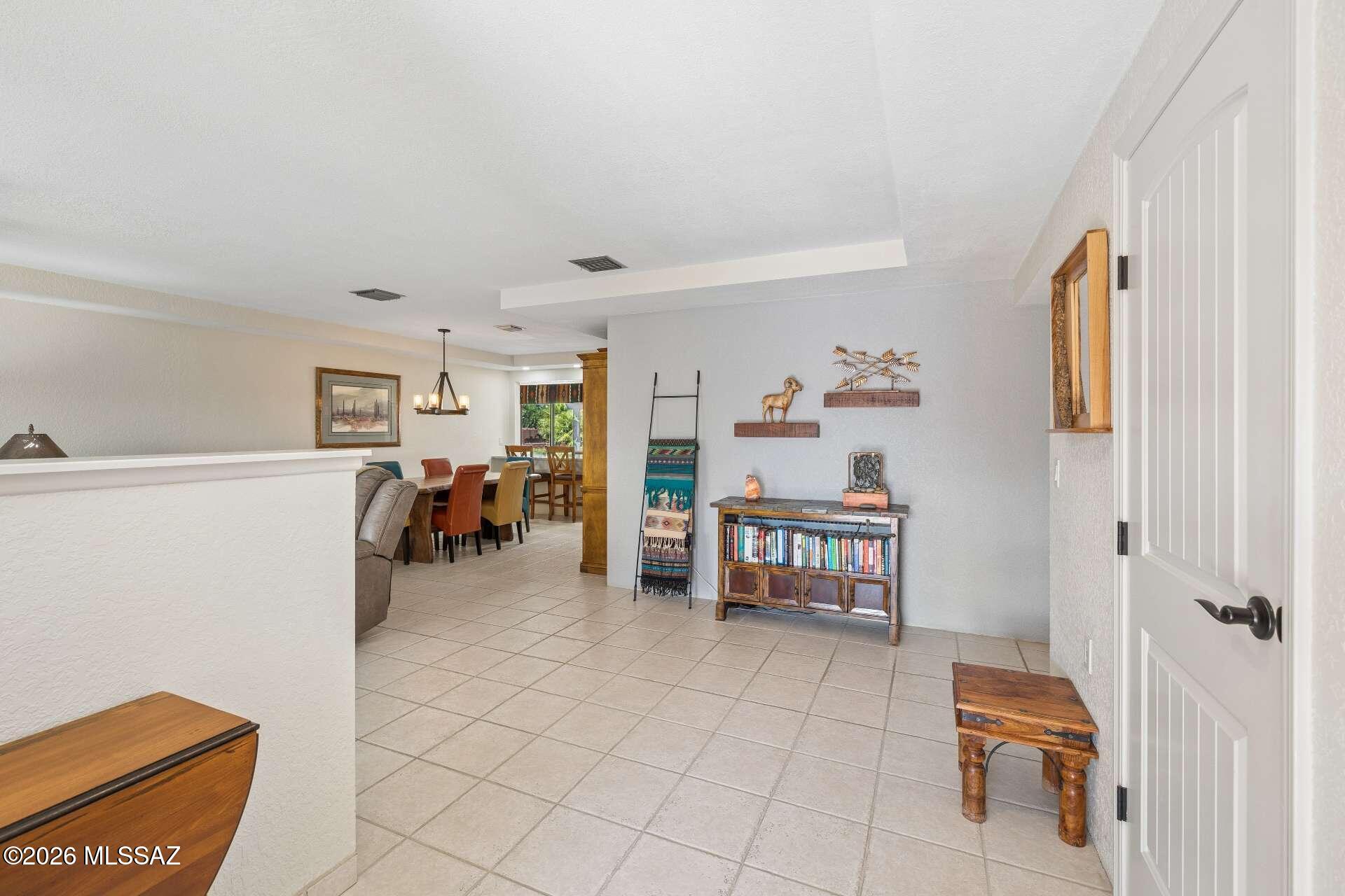 1073 N Paseo Iris