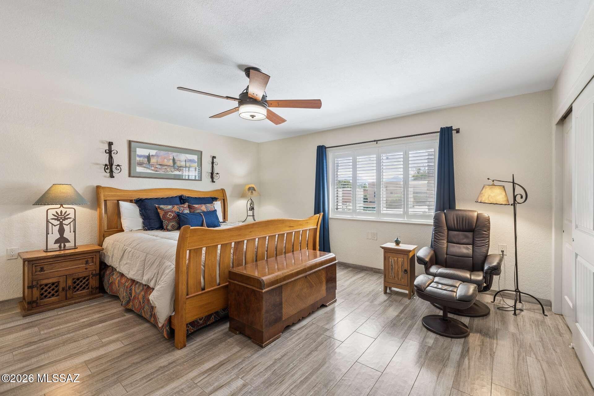 1073 N Paseo Iris