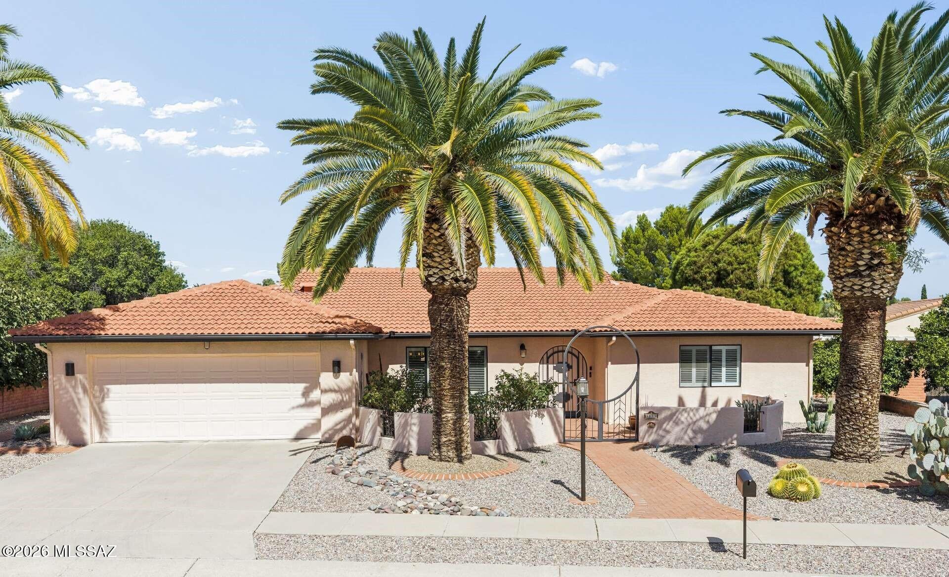 1073 N Paseo Iris