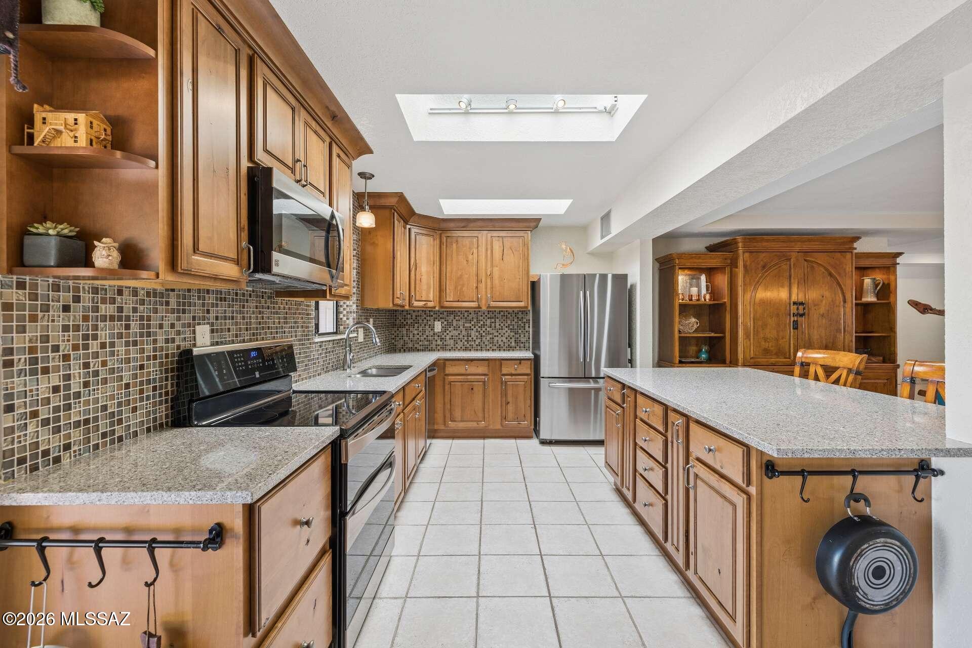 1073 N Paseo Iris