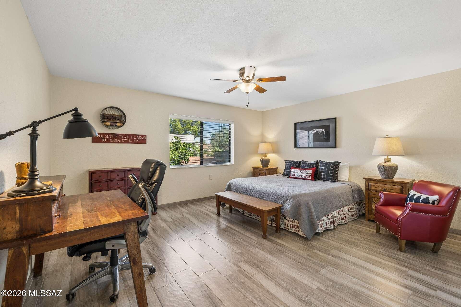 1073 N Paseo Iris