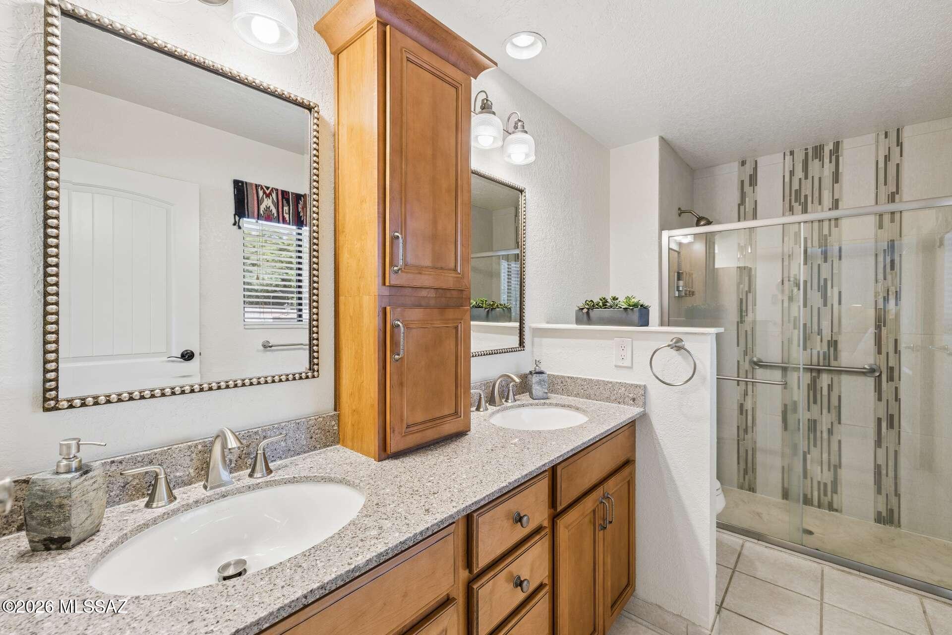1073 N Paseo Iris