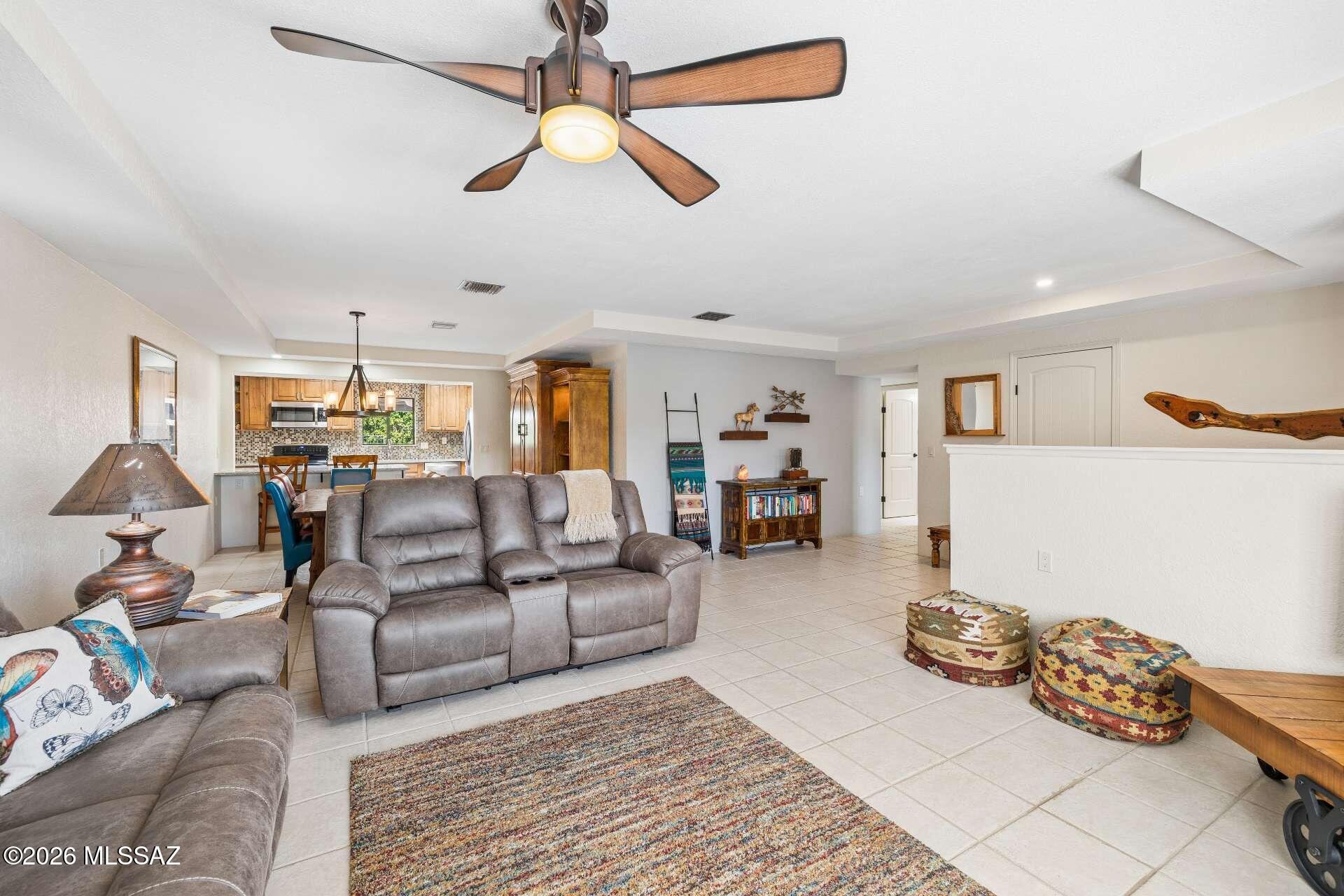 1073 N Paseo Iris