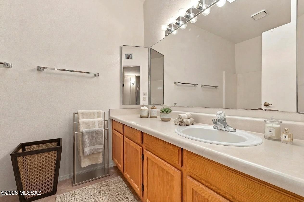 1846 W Camino Urbano