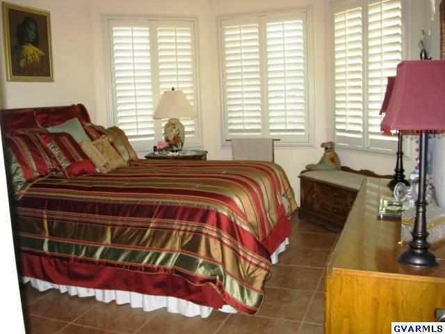 537 N Michelangelo Drive