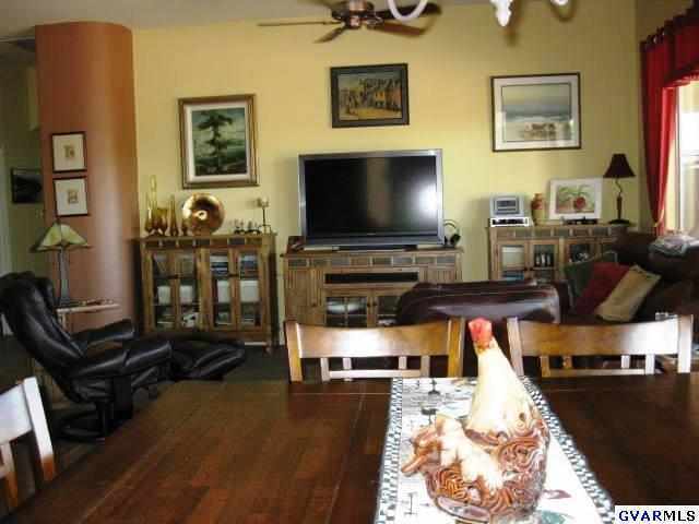 537 N Michelangelo Drive