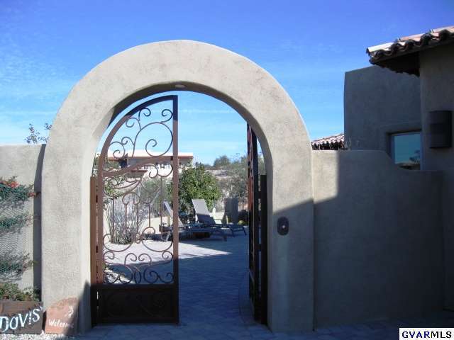 916 W Placita Quieta