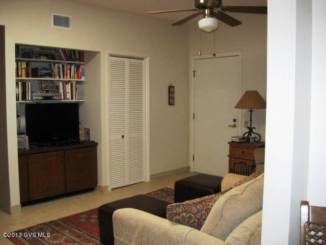 1065 S Horizonte Place