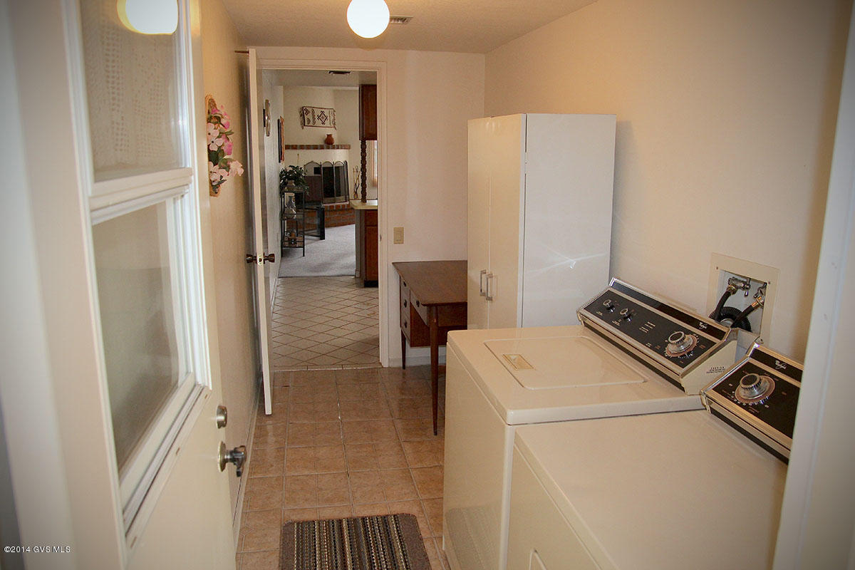 606 W Paseo Del Prado