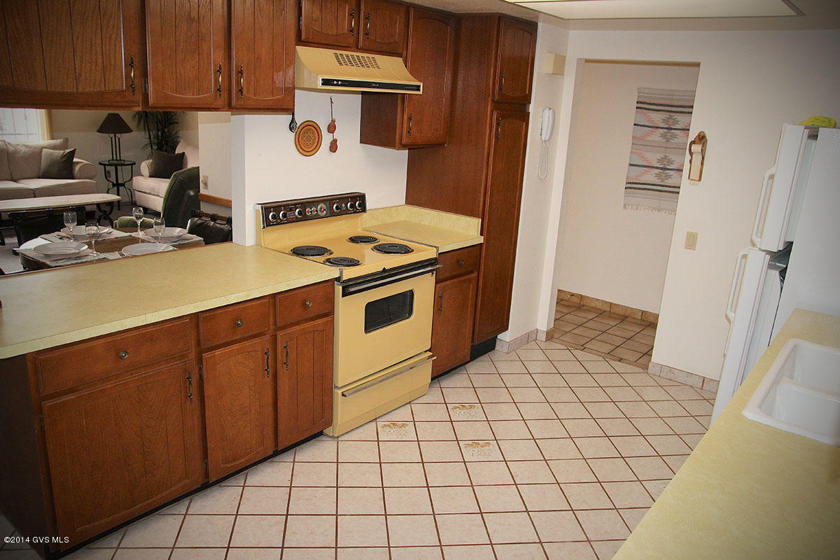 606 W Paseo Del Prado