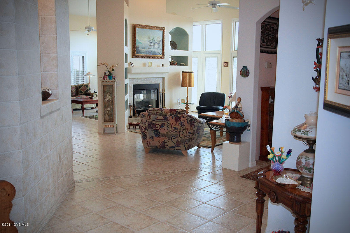 605 W Waterview Drive