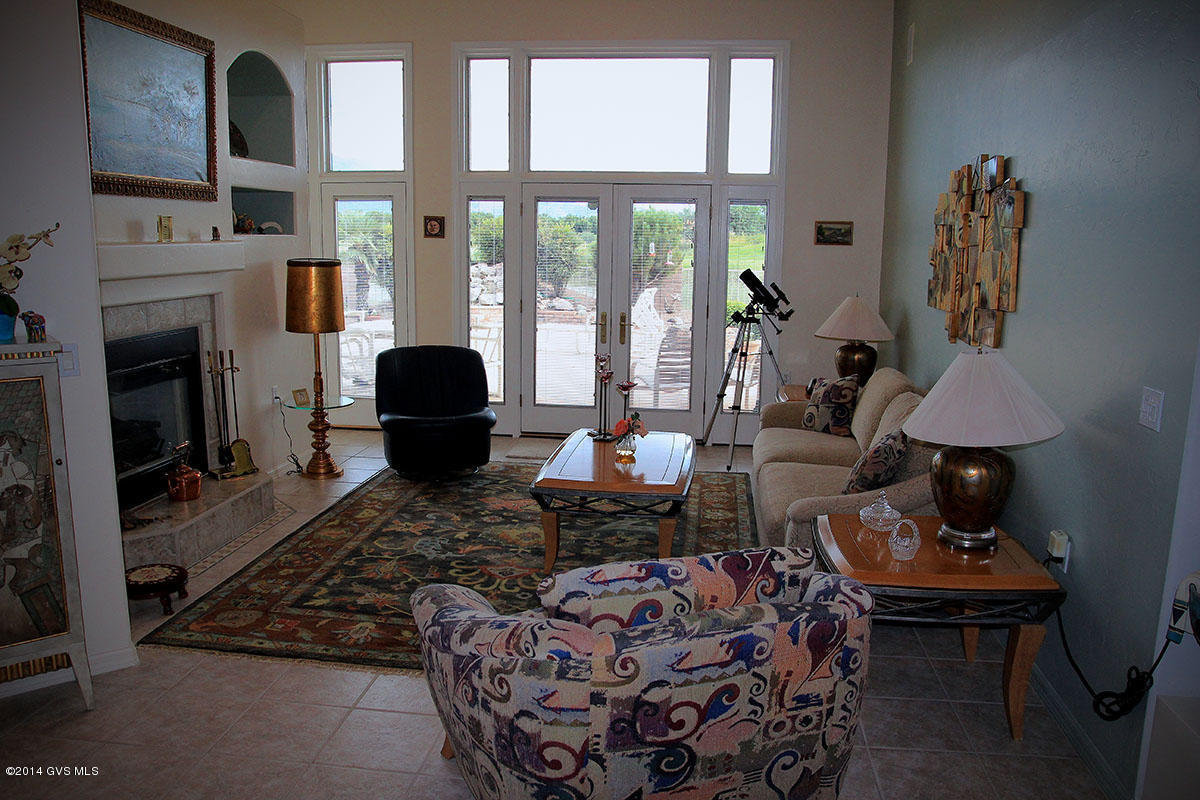 605 W Waterview Drive