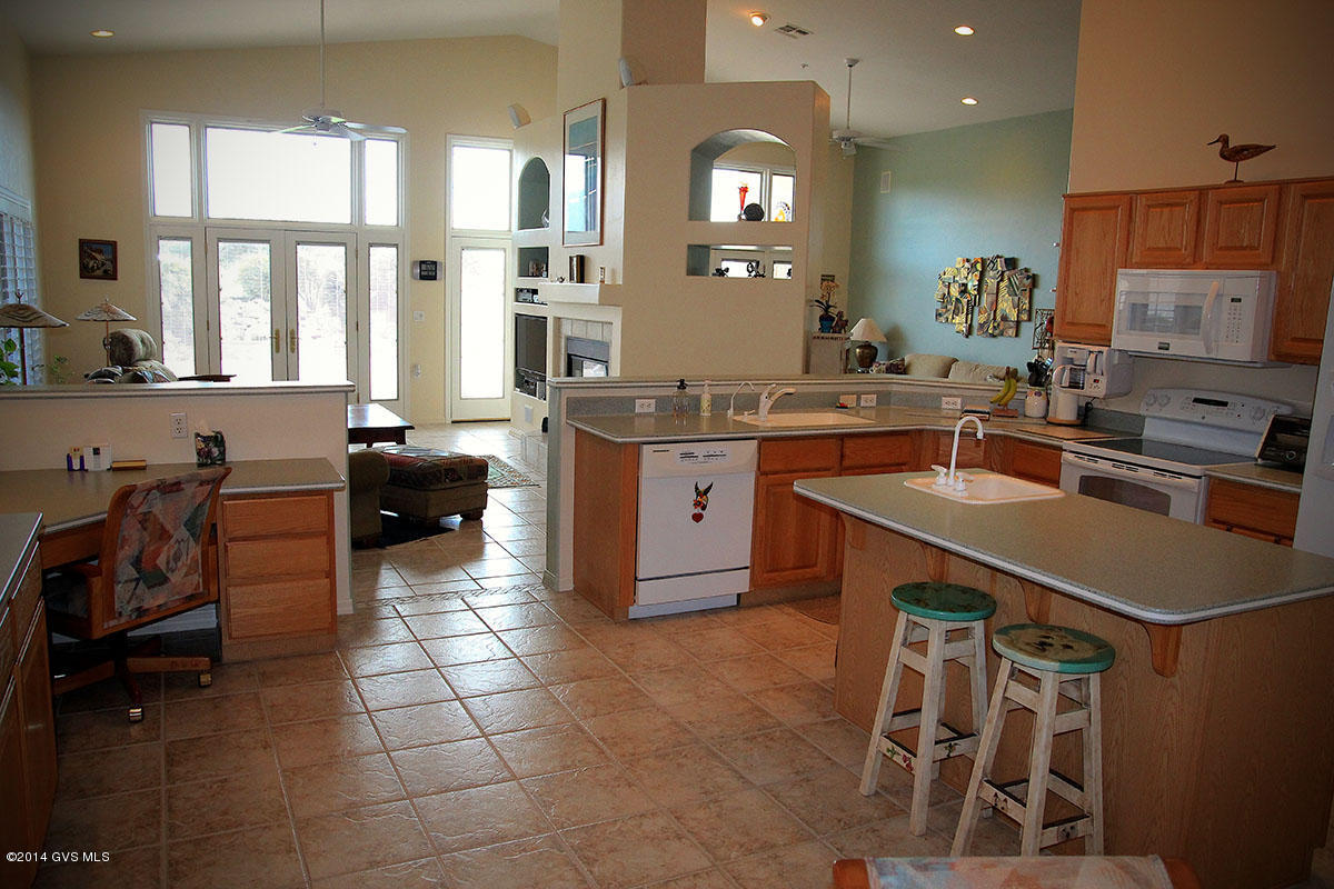 605 W Waterview Drive