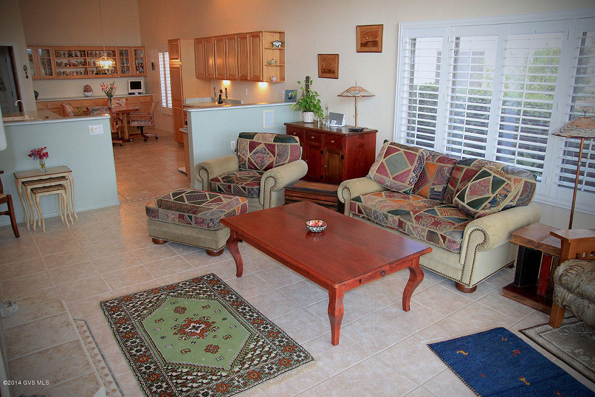 605 W Waterview Drive