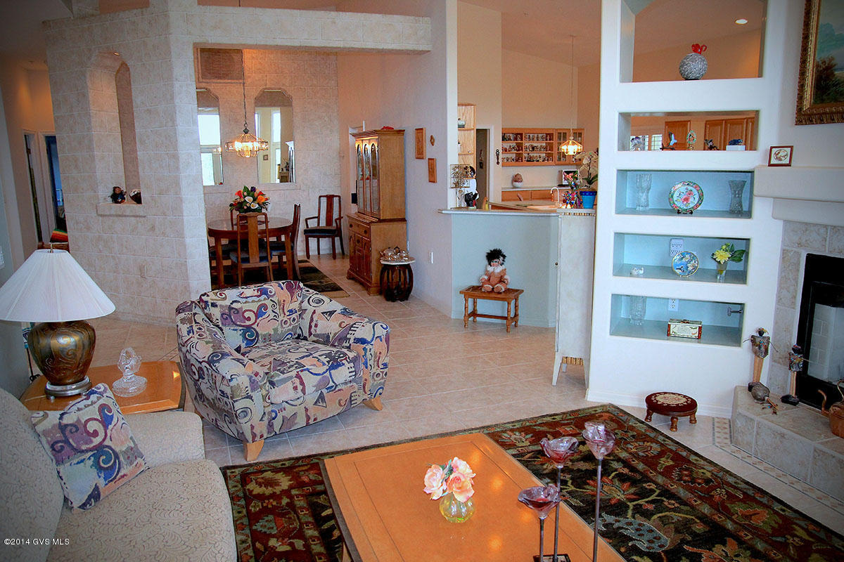 605 W Waterview Drive