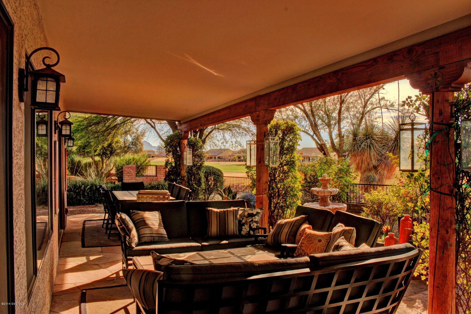 1802 E Desert Lark Pass