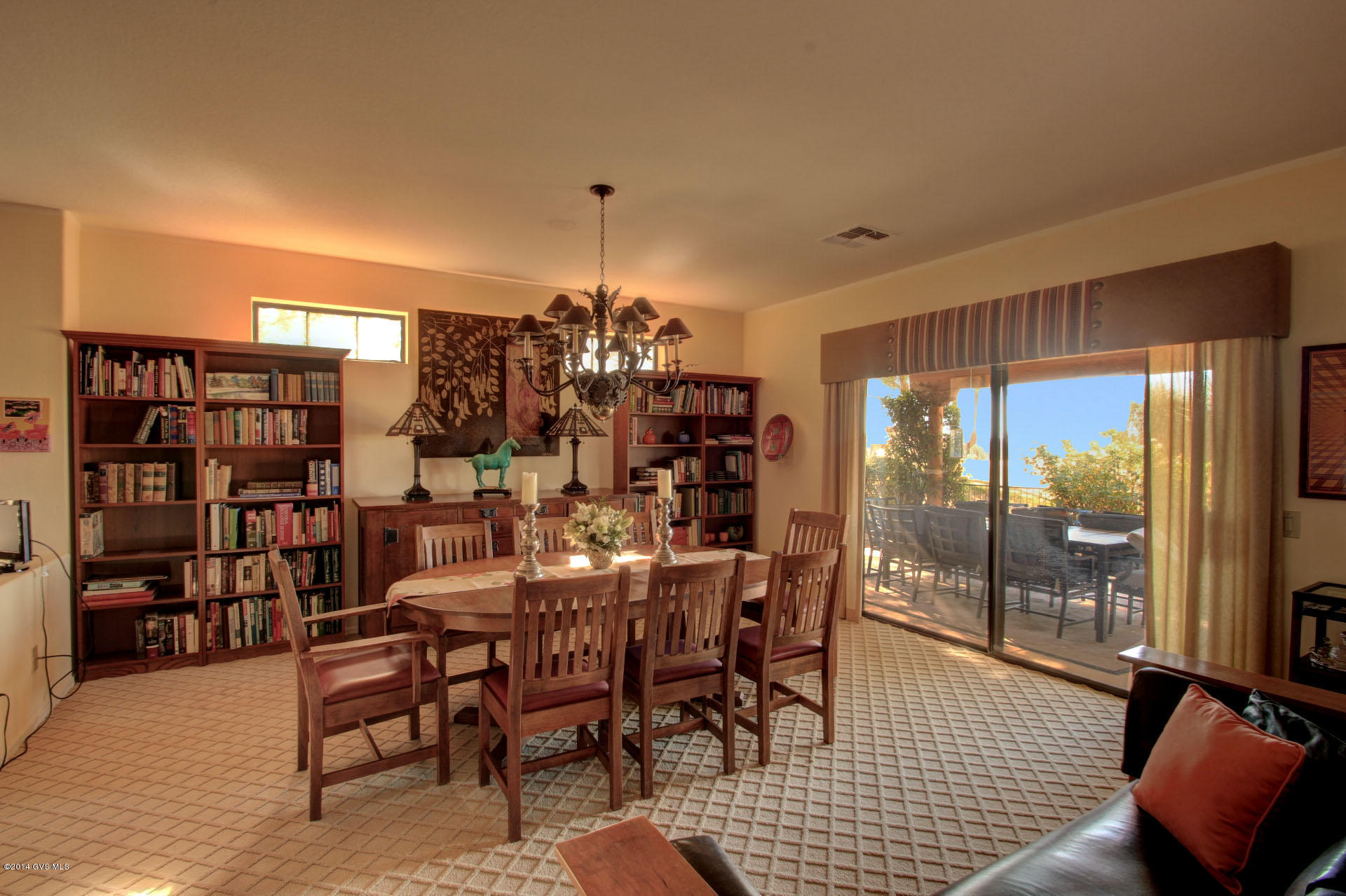 1802 E Desert Lark Pass