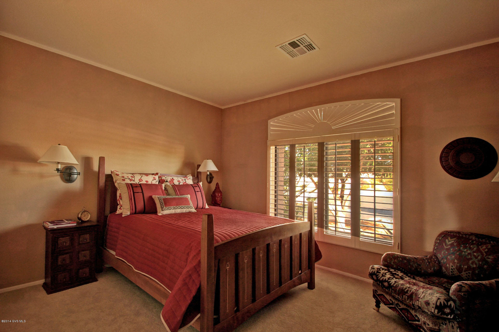 1802 E Desert Lark Pass