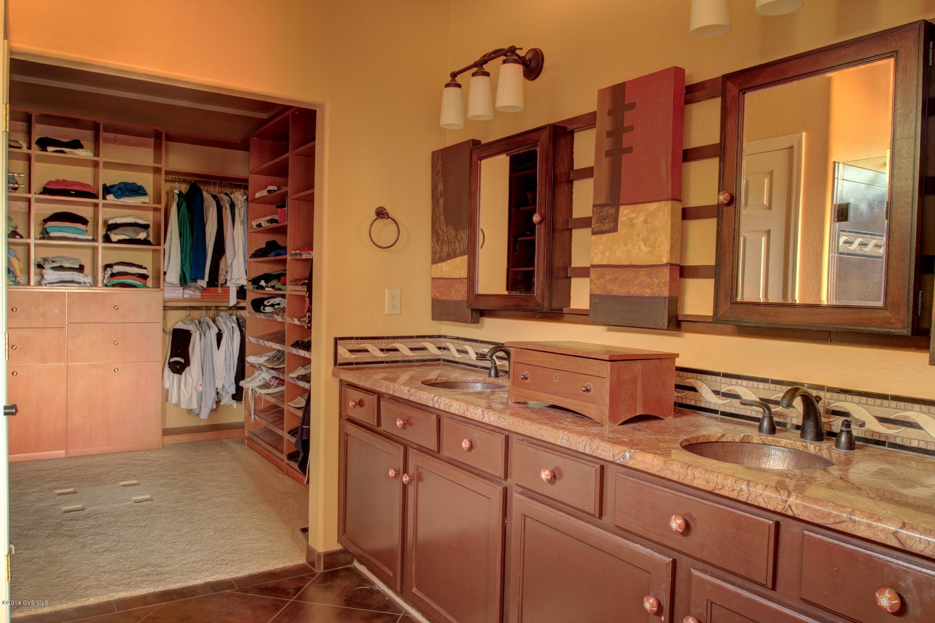 1802 E Desert Lark Pass