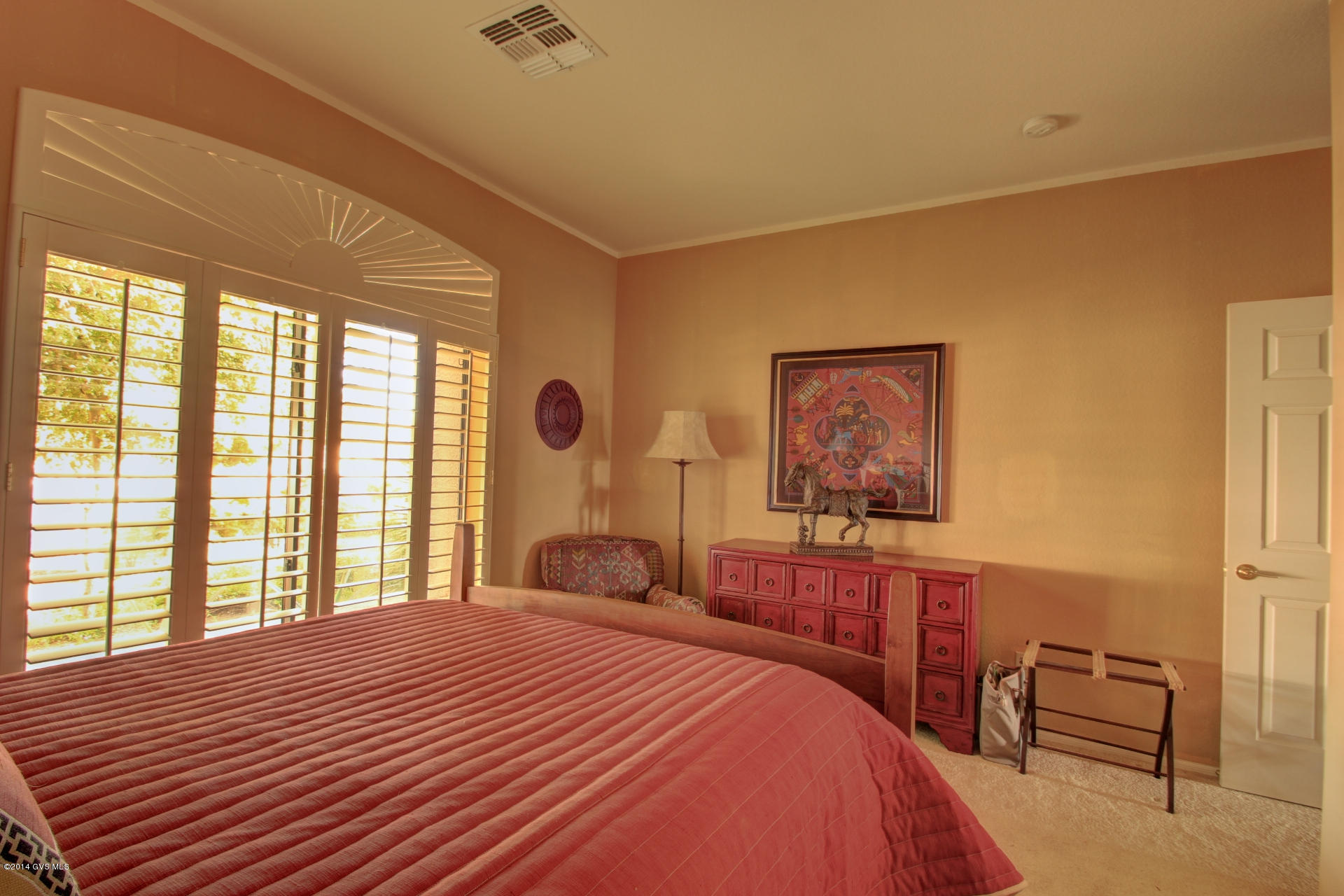 1802 E Desert Lark Pass