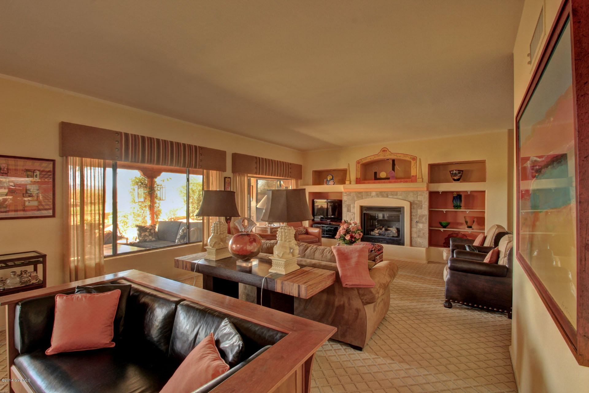 1802 E Desert Lark Pass