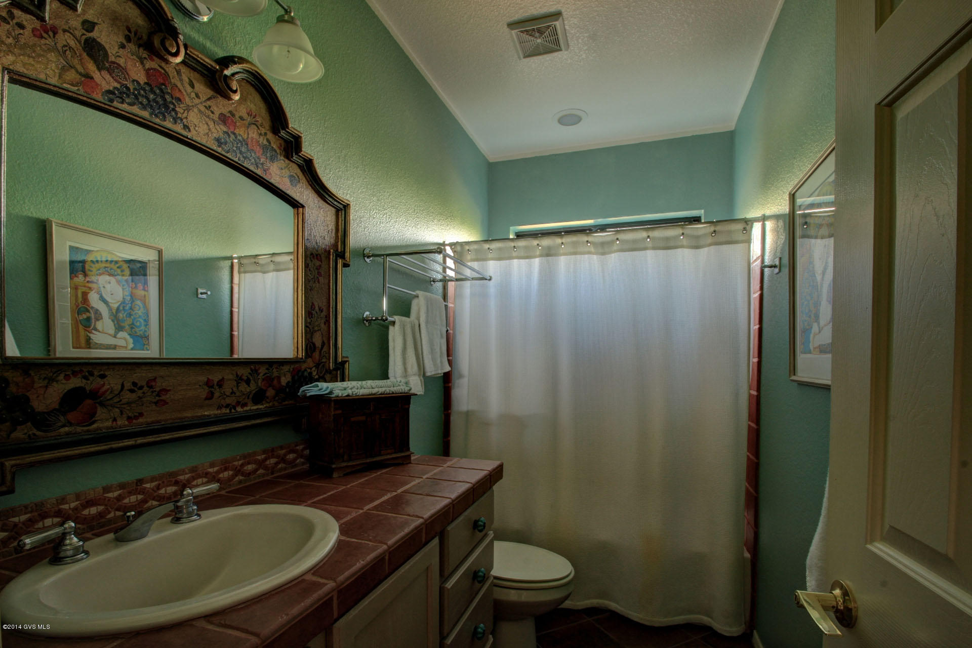 1802 E Desert Lark Pass