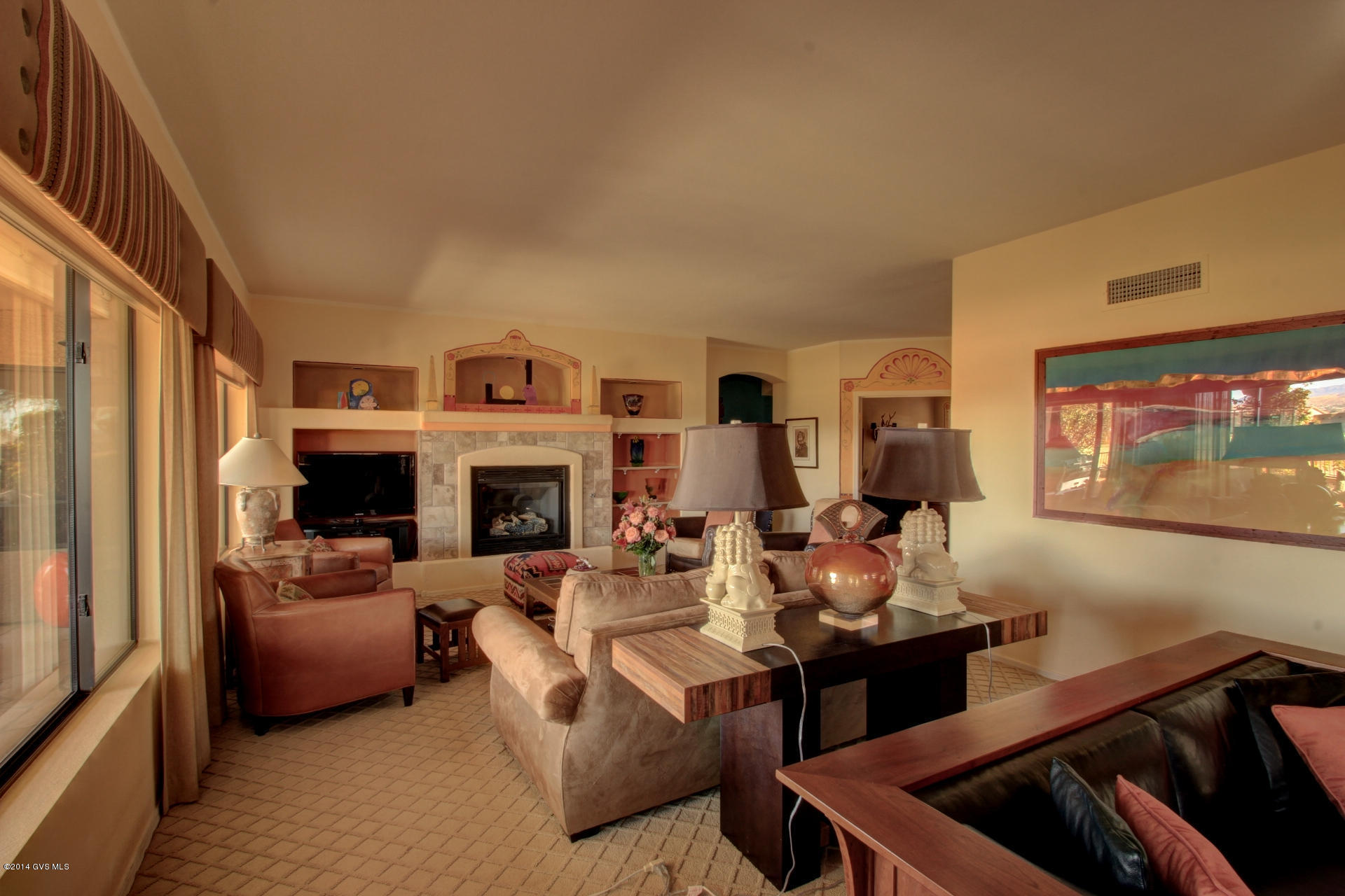 1802 E Desert Lark Pass