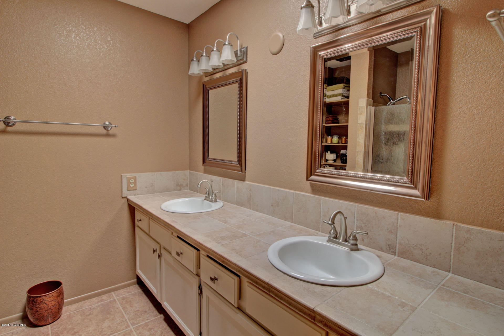 714 W Calle De Emilia